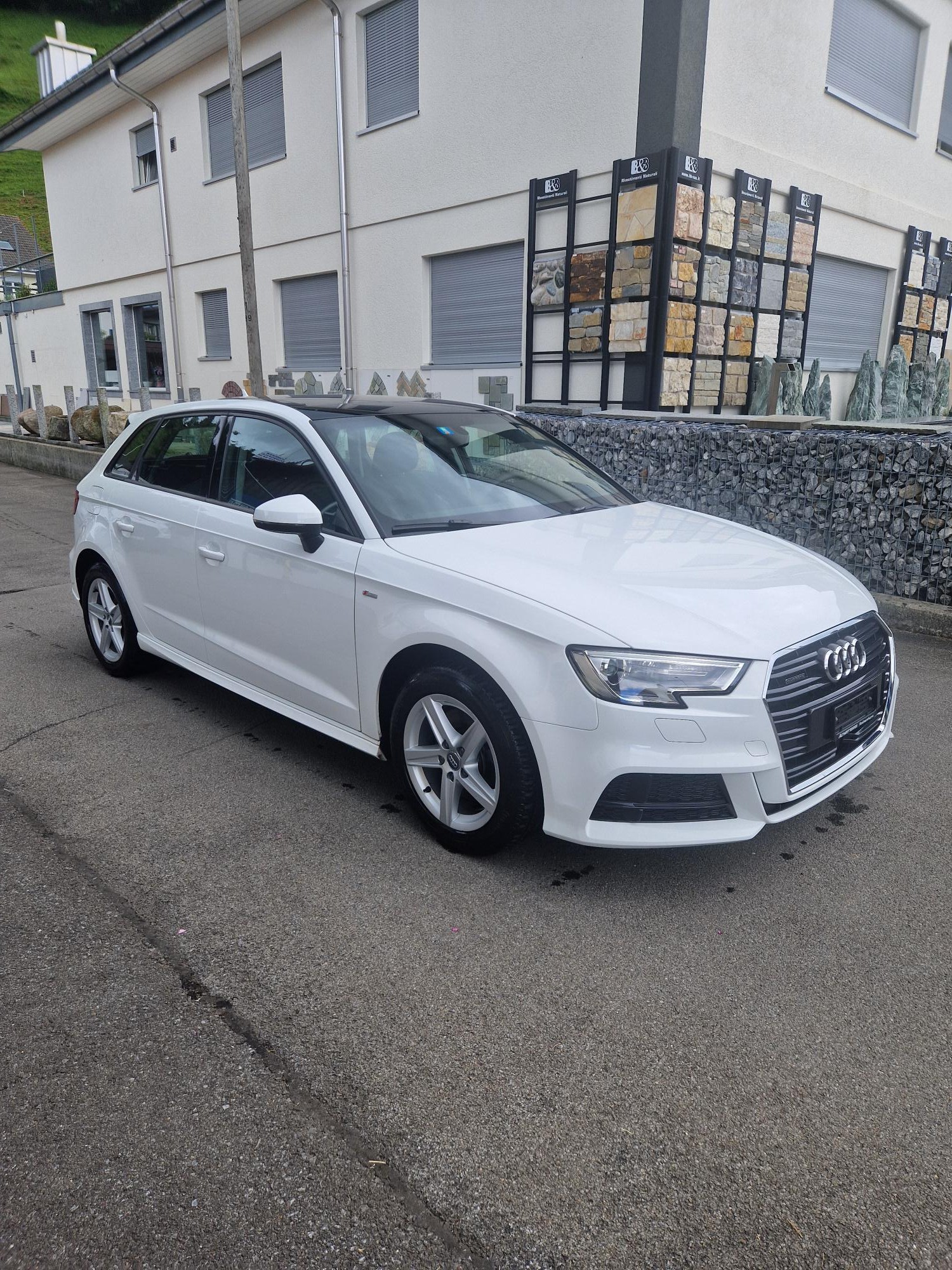 AUDI A3 Sportback 2.0 TFSI Sport quattro S-tronic-image-3