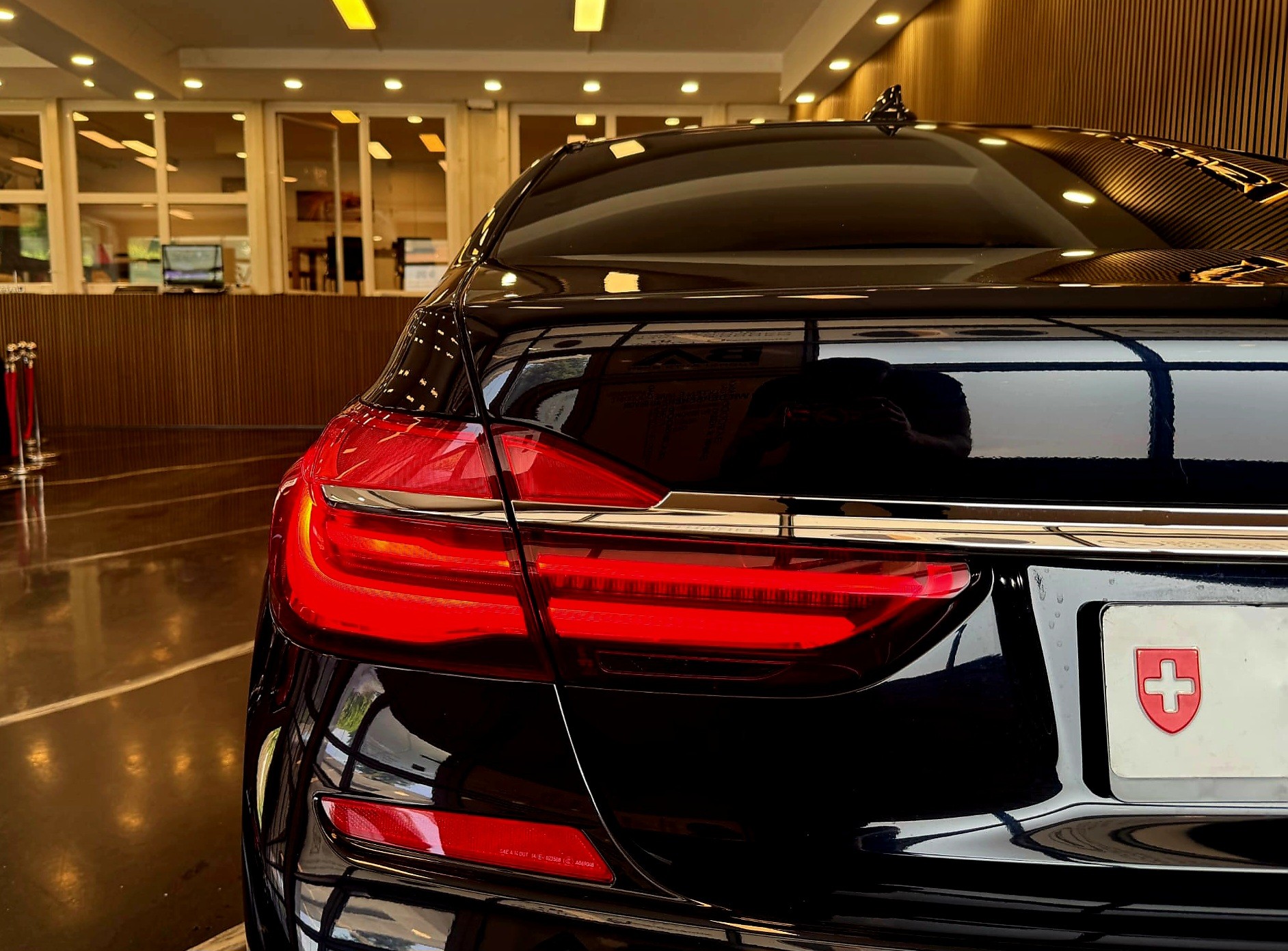 BMW 750i xDrive-image-6