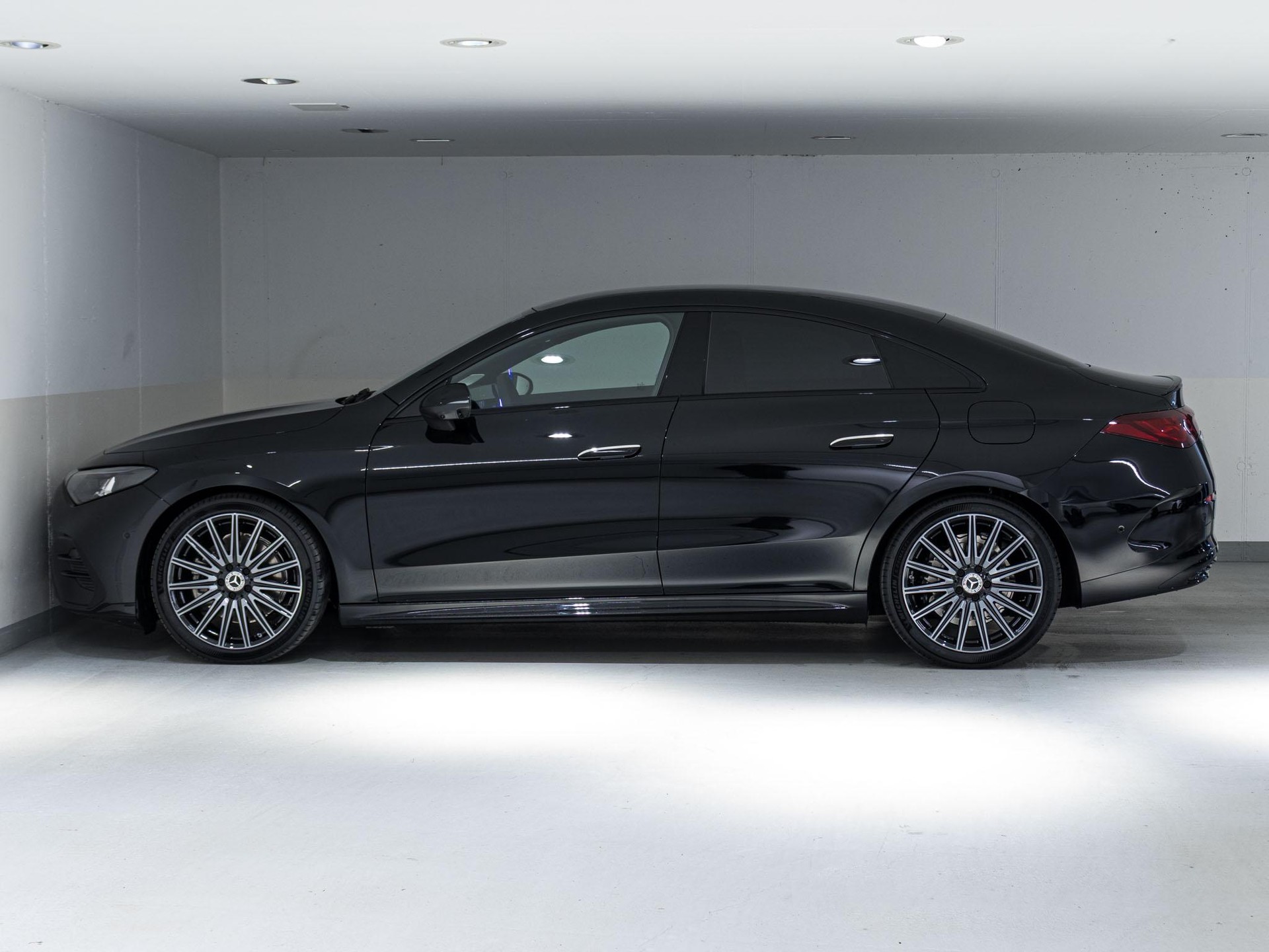 MERCEDES-BENZ CLA 220 4MATIC-image-4