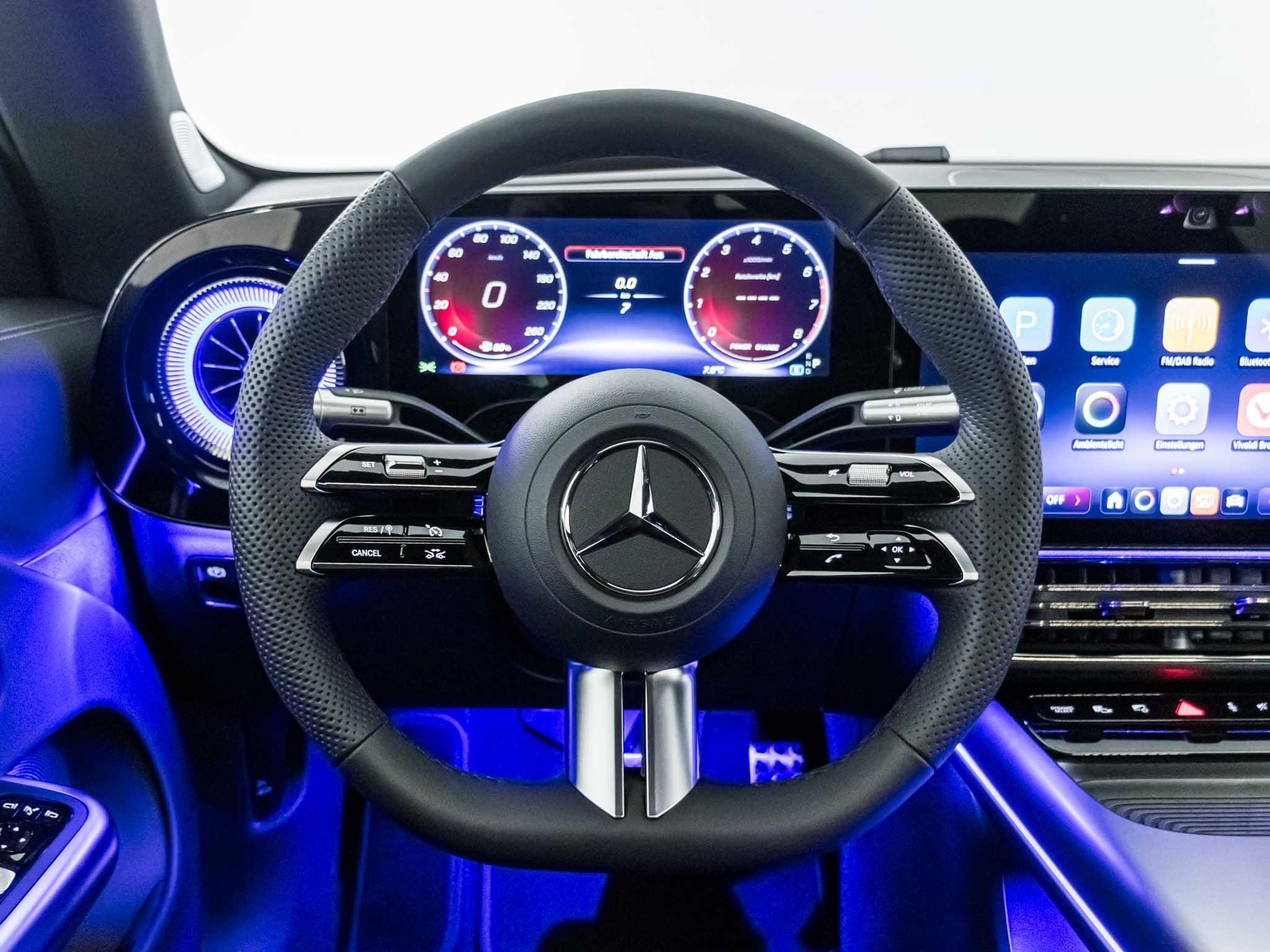 MERCEDES-BENZ CLA 220 4MATIC-image-9