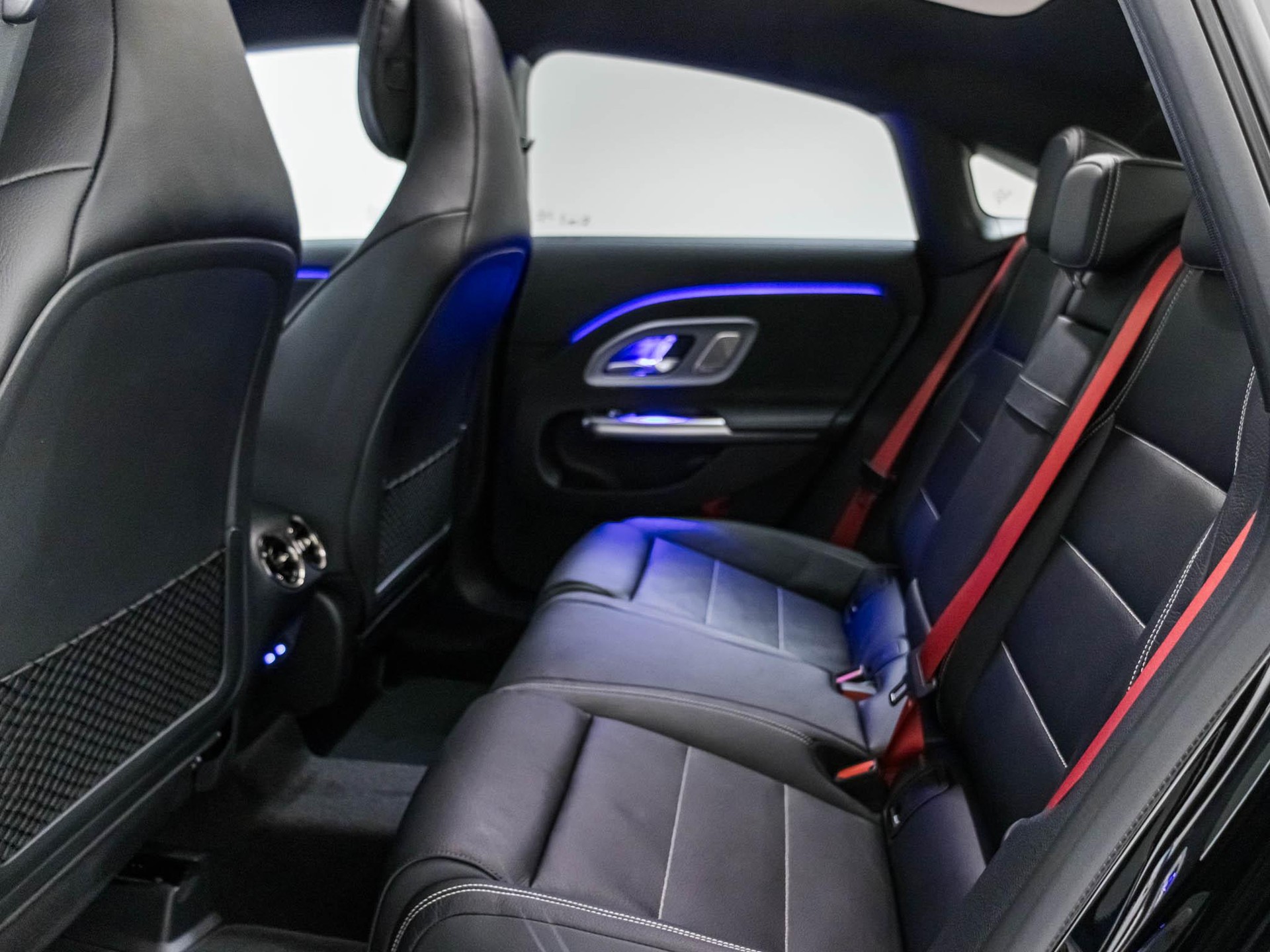 MERCEDES-BENZ CLA 220 4MATIC-image-7