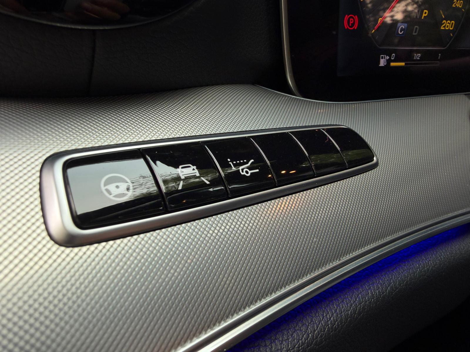 MERCEDES-BENZ E 200 Cabriolet AMG Line 9G-Tronic-image-15