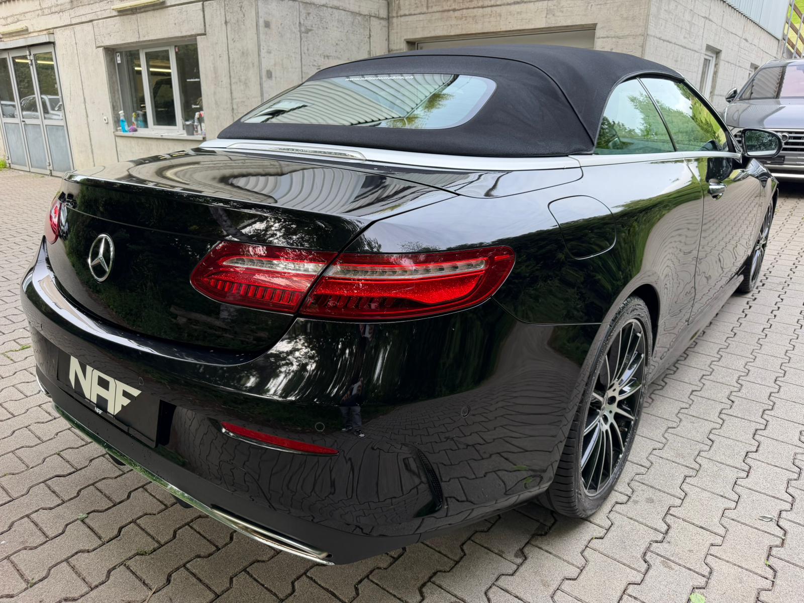 MERCEDES-BENZ E 200 Cabriolet AMG Line 9G-Tronic-image-5