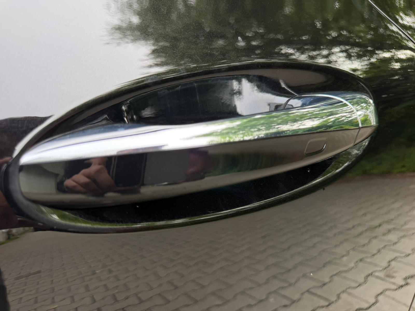 MERCEDES-BENZ E 200 Cabriolet AMG Line 9G-Tronic-image-12