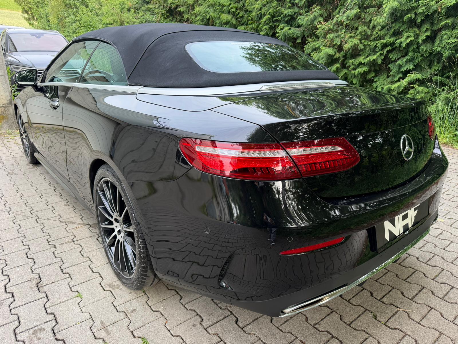 MERCEDES-BENZ E 200 Cabriolet AMG Line 9G-Tronic-image-3