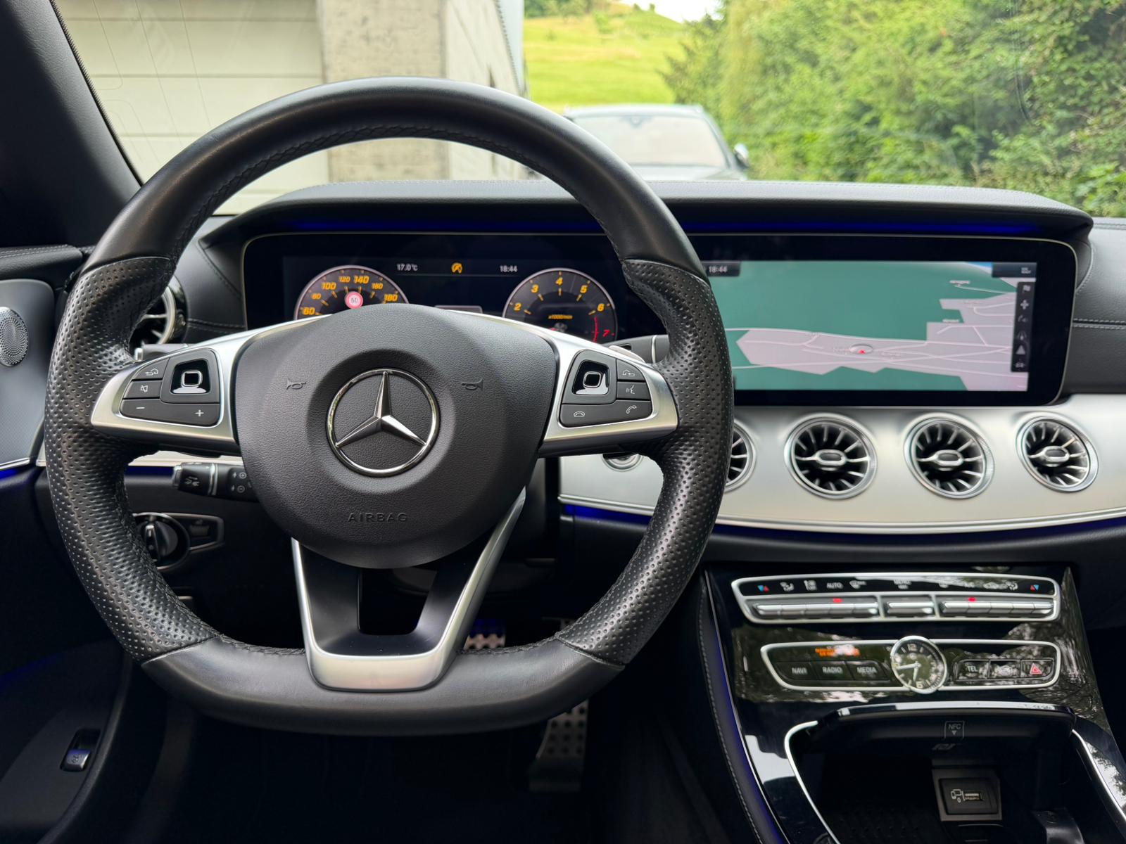 MERCEDES-BENZ E 200 Cabriolet AMG Line 9G-Tronic-image-25