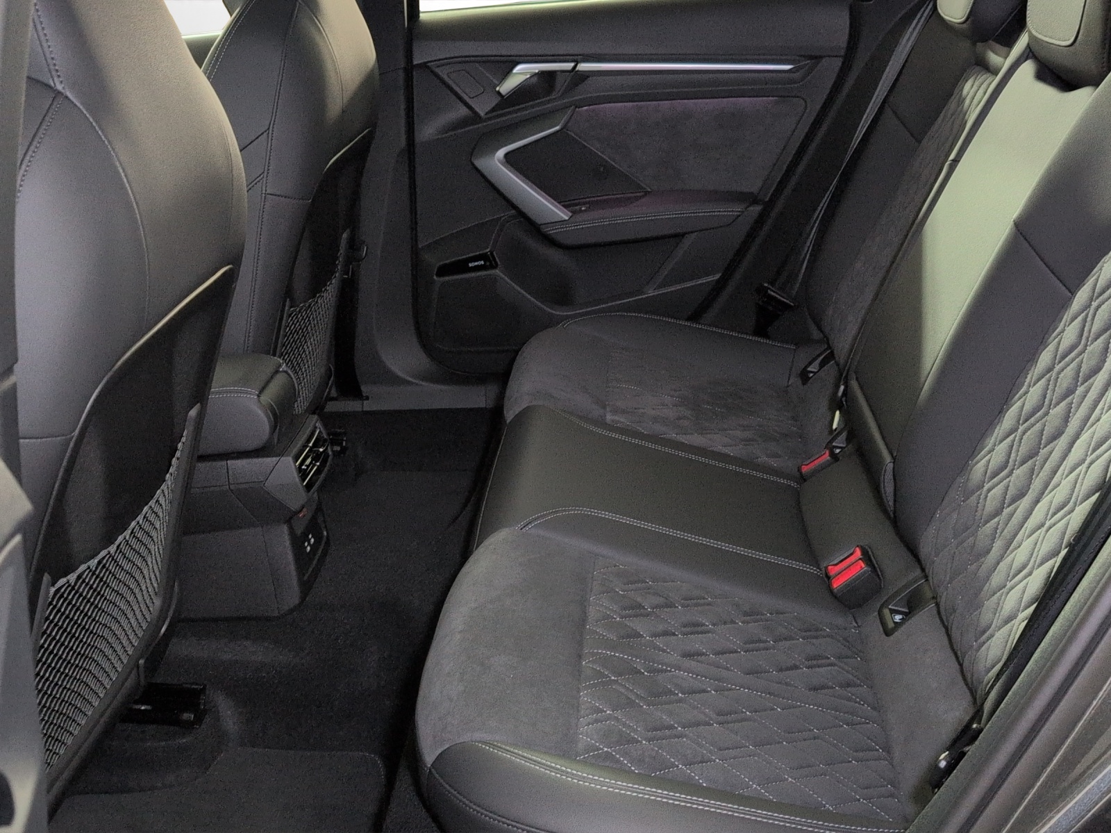 AUDI A3 Sportback TFSI 150 kW quattro S line S tronic-image-7