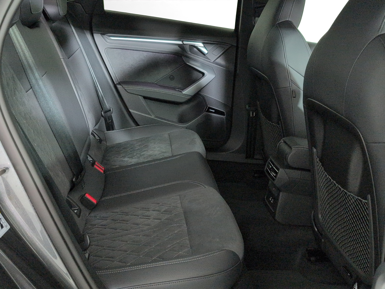 AUDI A3 Sportback TFSI 150 kW quattro S line S tronic-image-8
