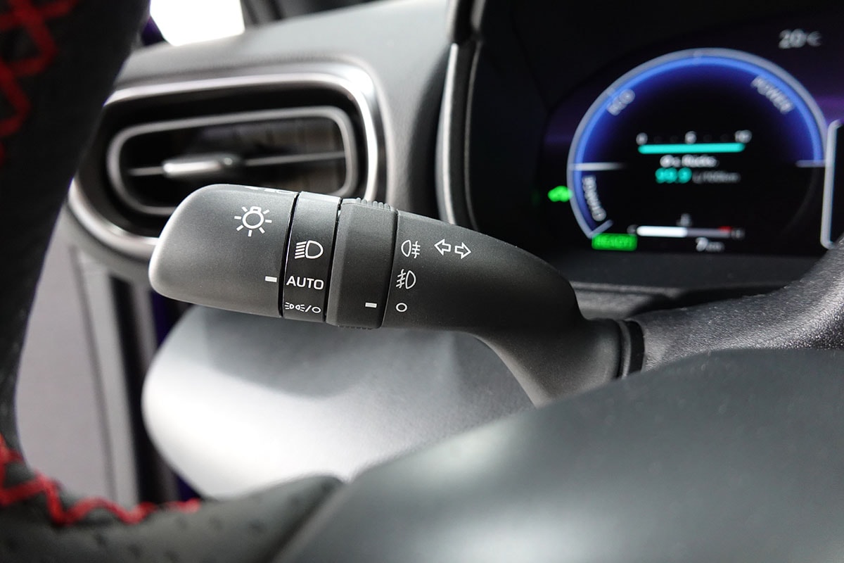TOYOTA Yaris Cross 1.5 GR Sport e-CVT-image-13