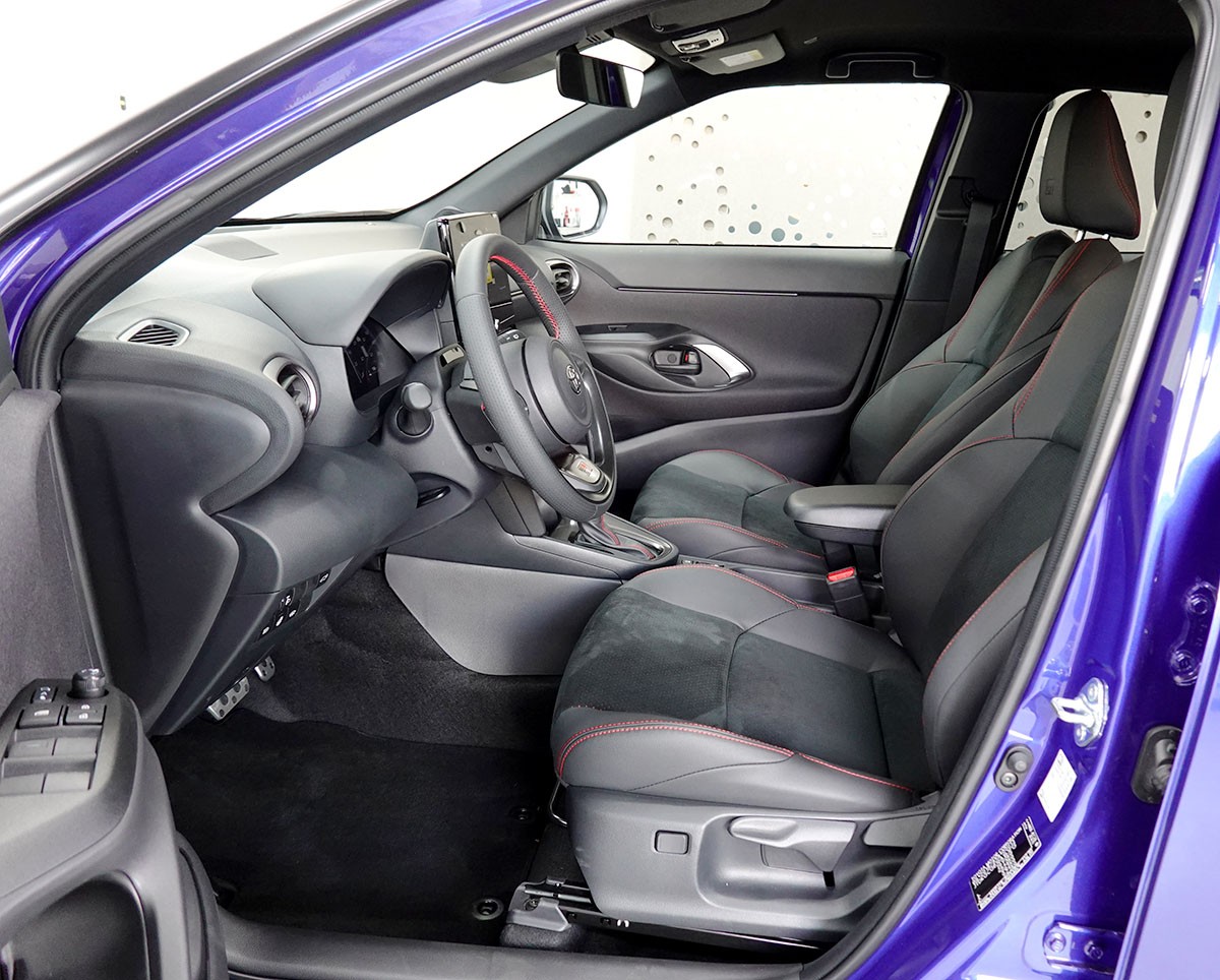 TOYOTA Yaris Cross 1.5 GR Sport e-CVT-image-7