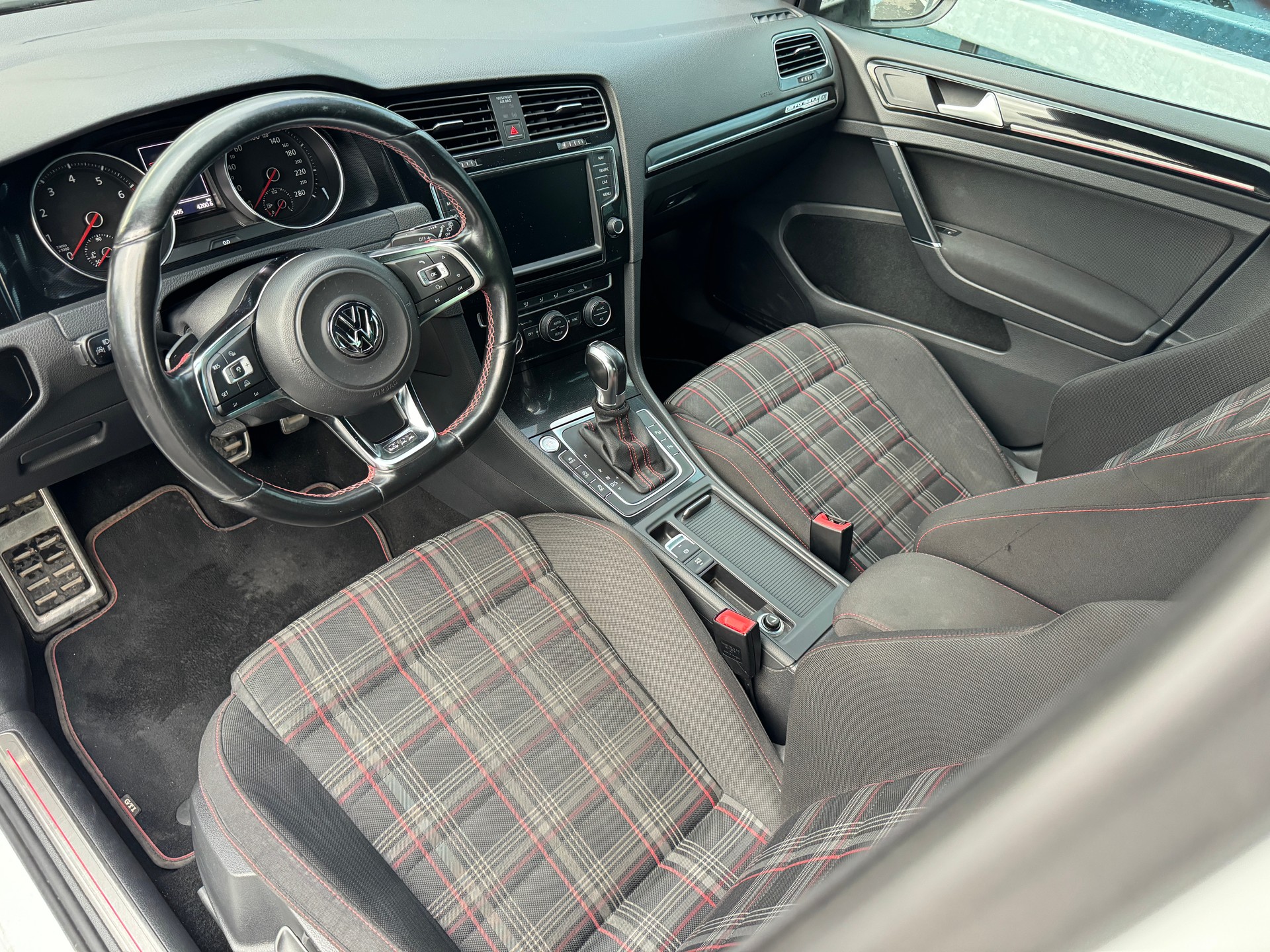 VW Golf 2.0 TSI GTI Performance DSG-image-4
