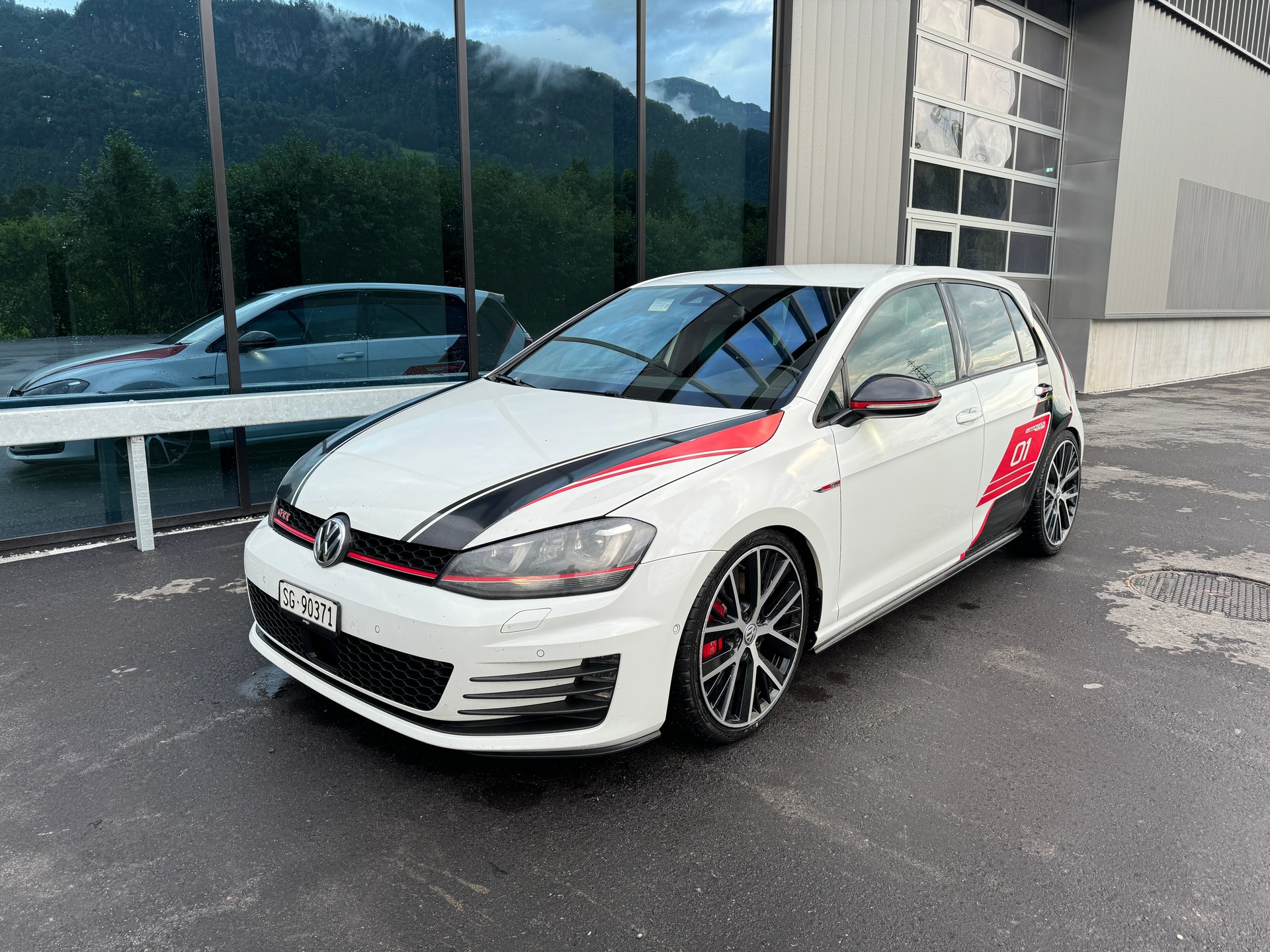 VW Golf 2.0 TSI GTI Performance DSG-showroom-element-1