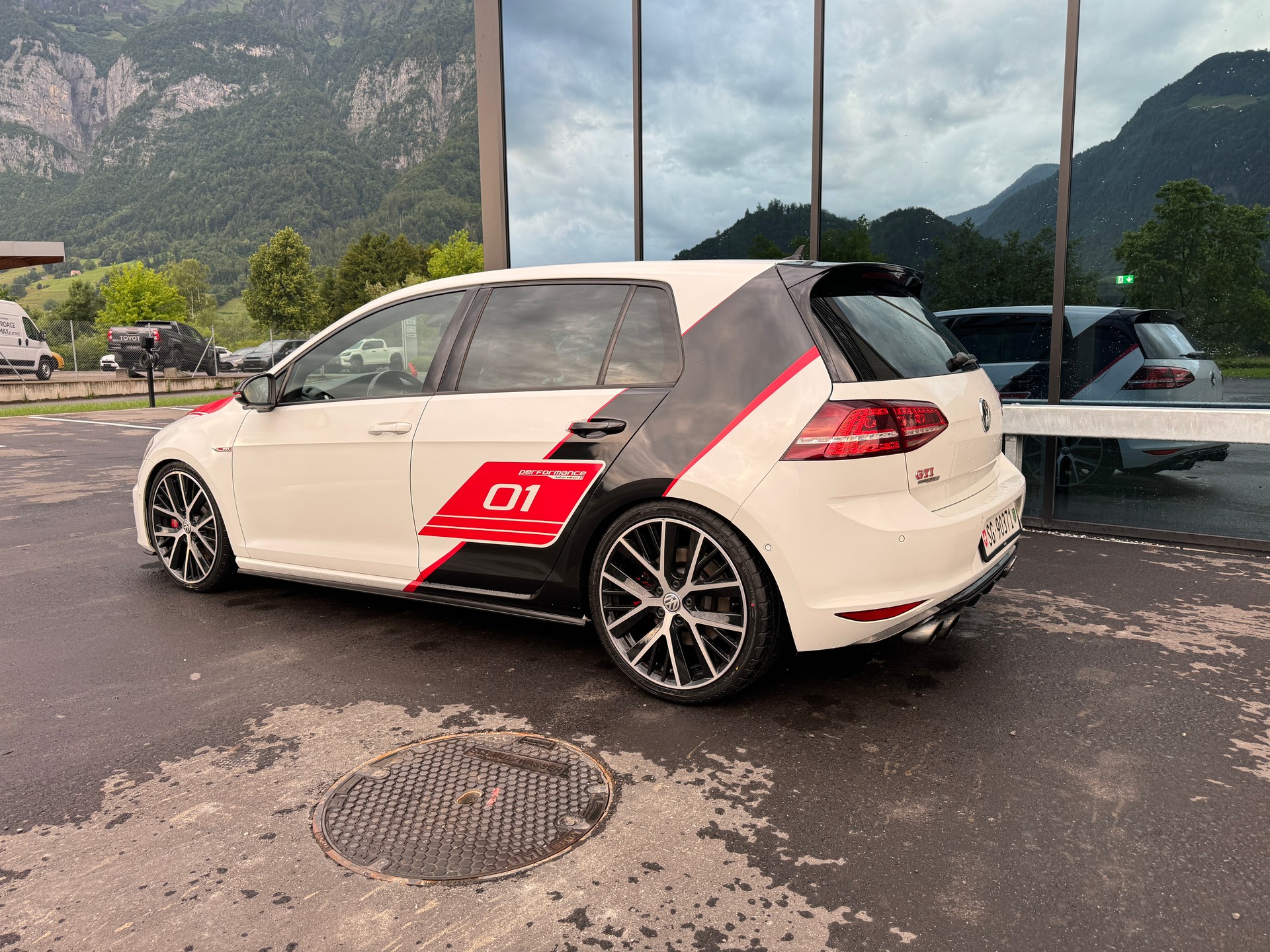 VW Golf 2.0 TSI GTI Performance DSG-showroom-element-2