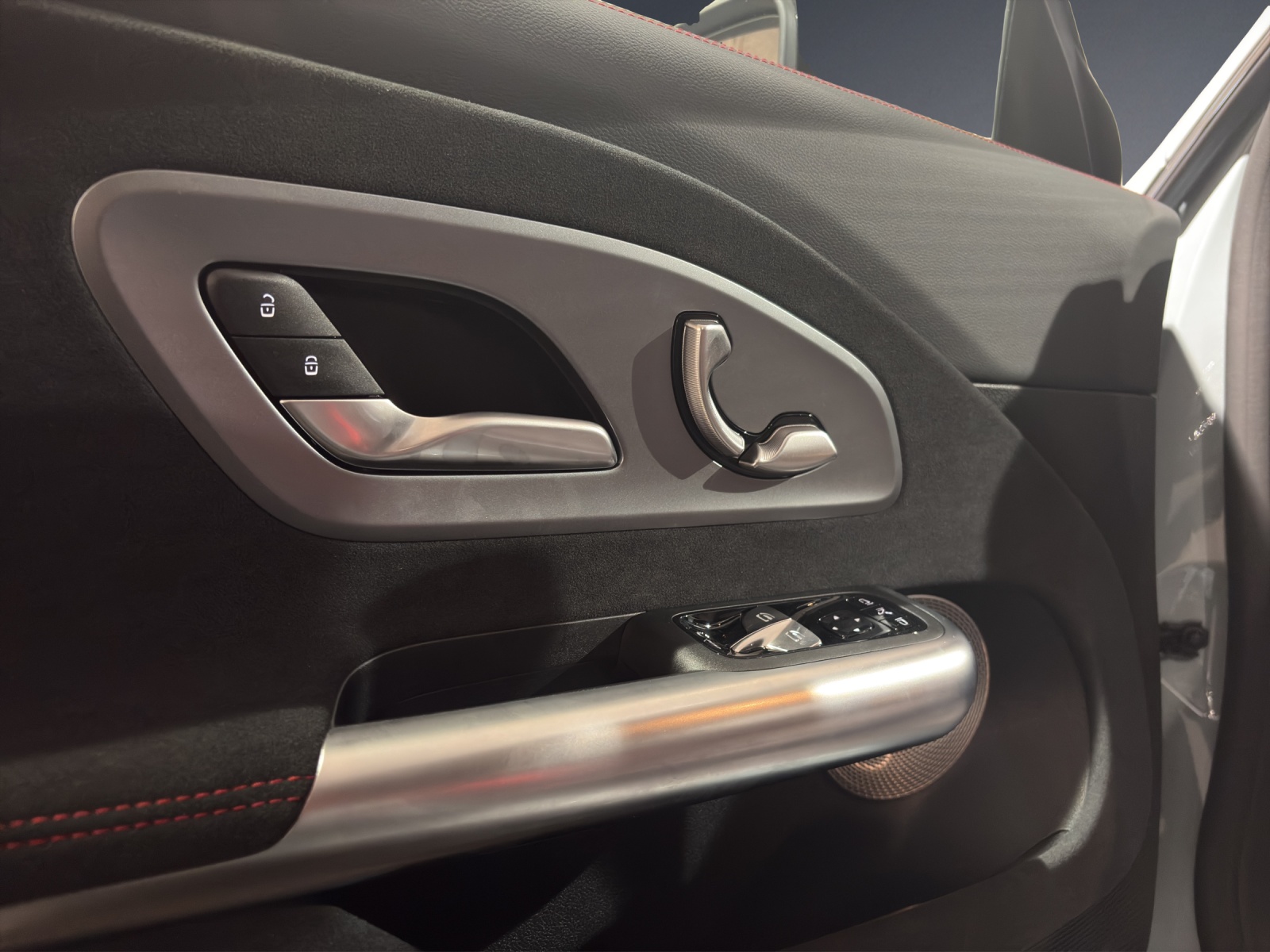 MERCEDES-BENZ CLA 200 4Matic-image-12