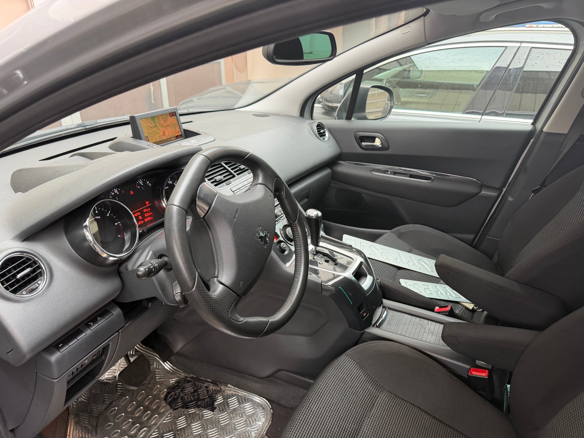 PEUGEOT 5008 1.6 16V T Sport Pack Automatic-image-7