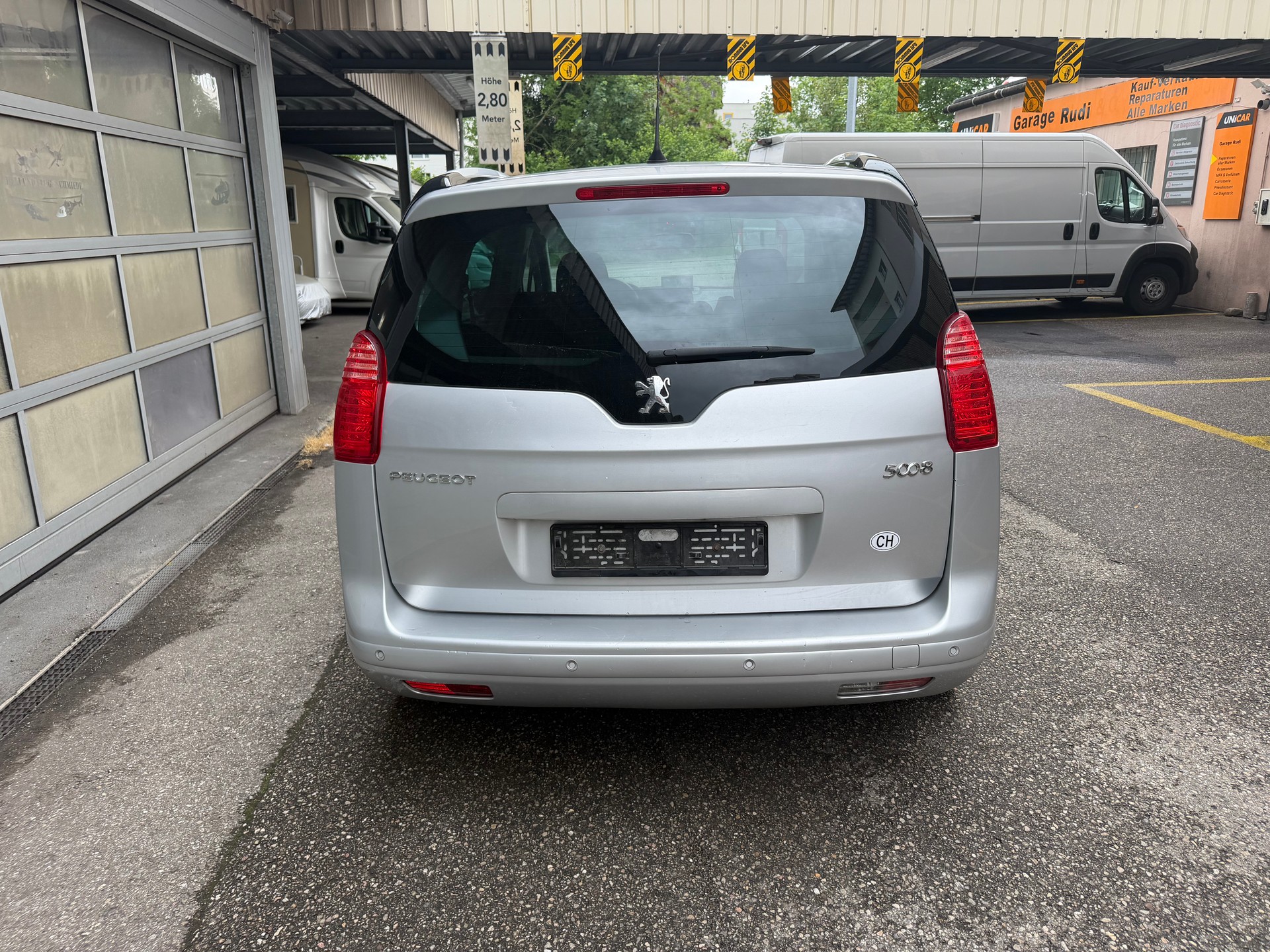 PEUGEOT 5008 1.6 16V T Sport Pack Automatic-image-4