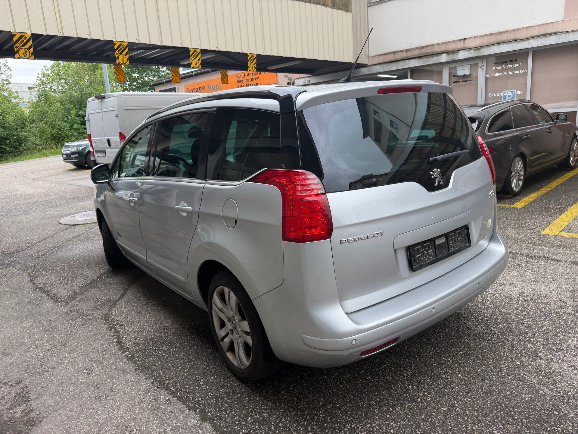 PEUGEOT 5008 1.6 16V T Sport Pack Automatic-image-5