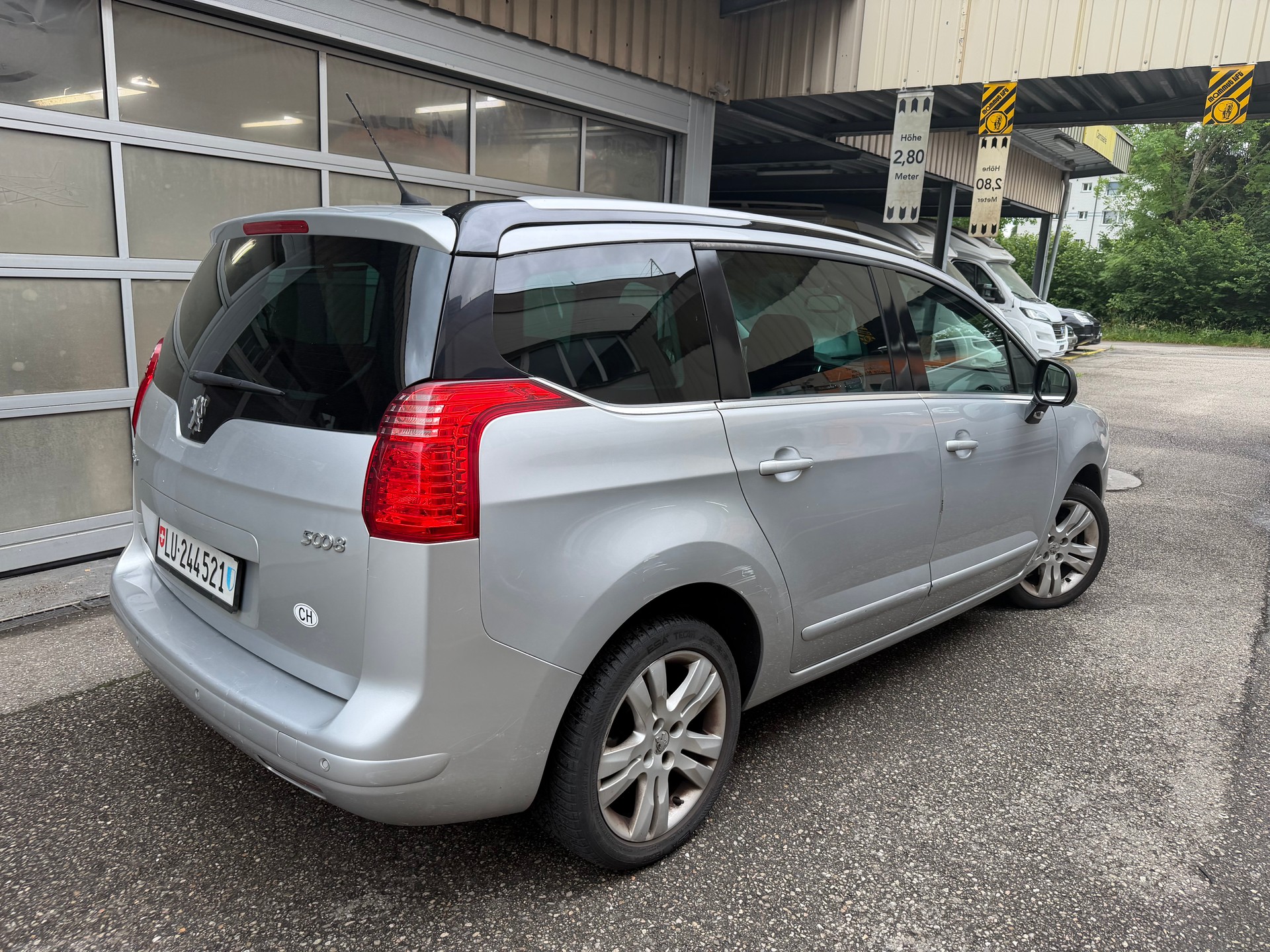 PEUGEOT 5008 1.6 16V T Sport Pack Automatic-image-3