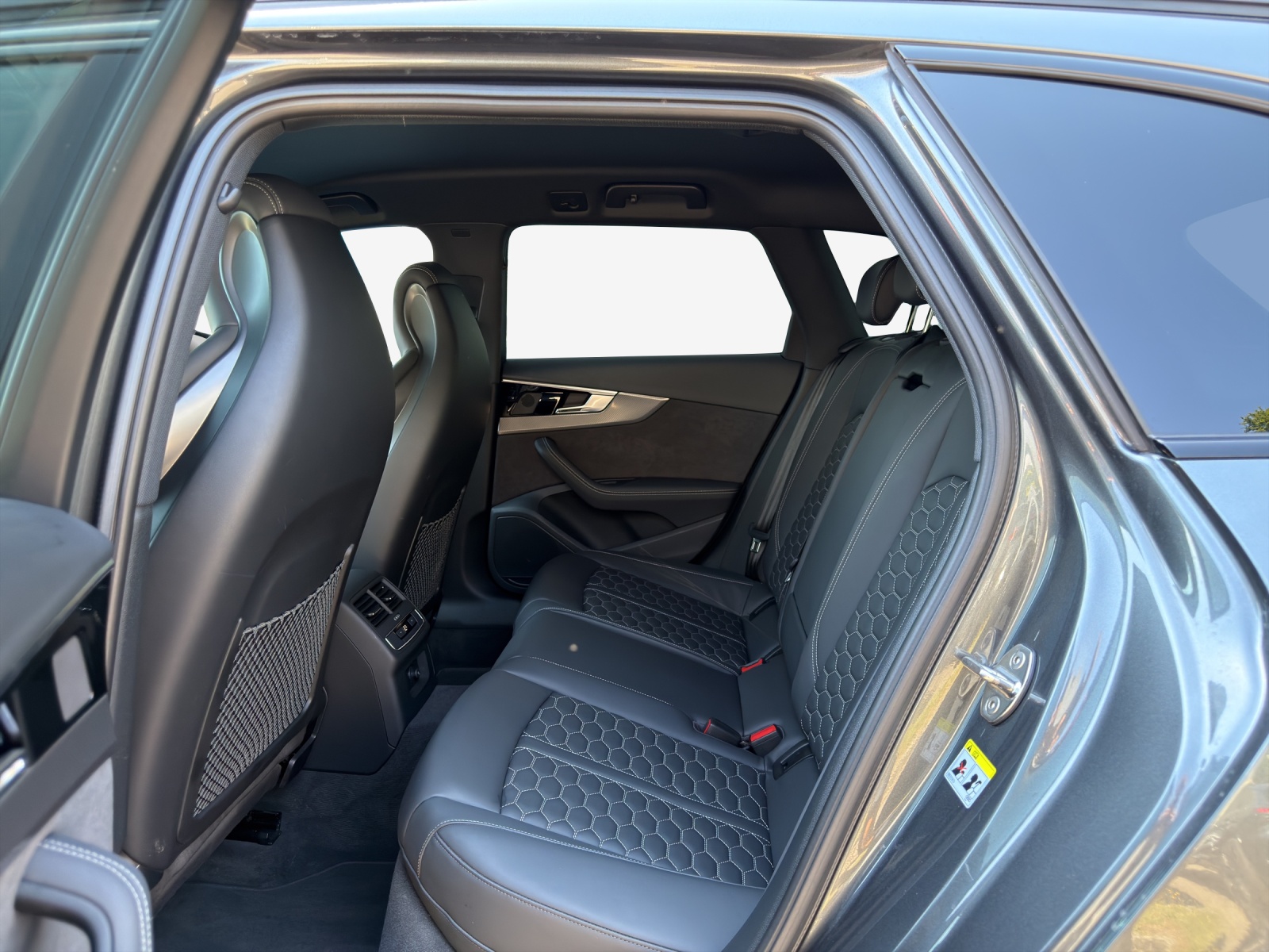AUDI RS4 Avant quattro tiptronic-image-10