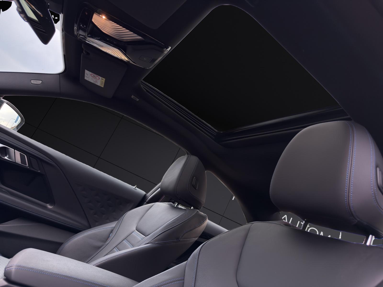 BMW M240i xDrive Coupé-image-13