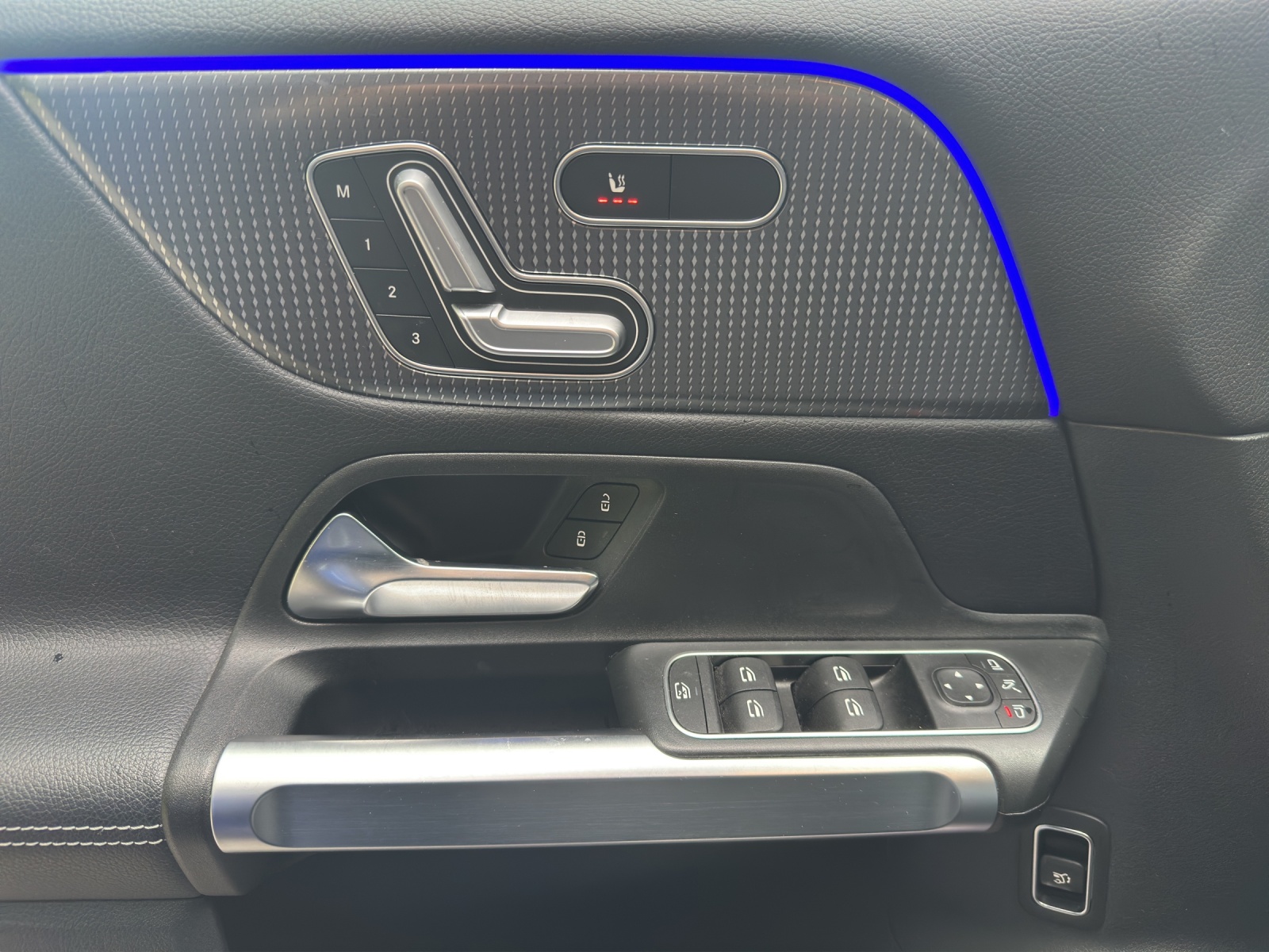 MERCEDES-BENZ GLB 250 4Matic Progressive 8G-Tronic-image-12