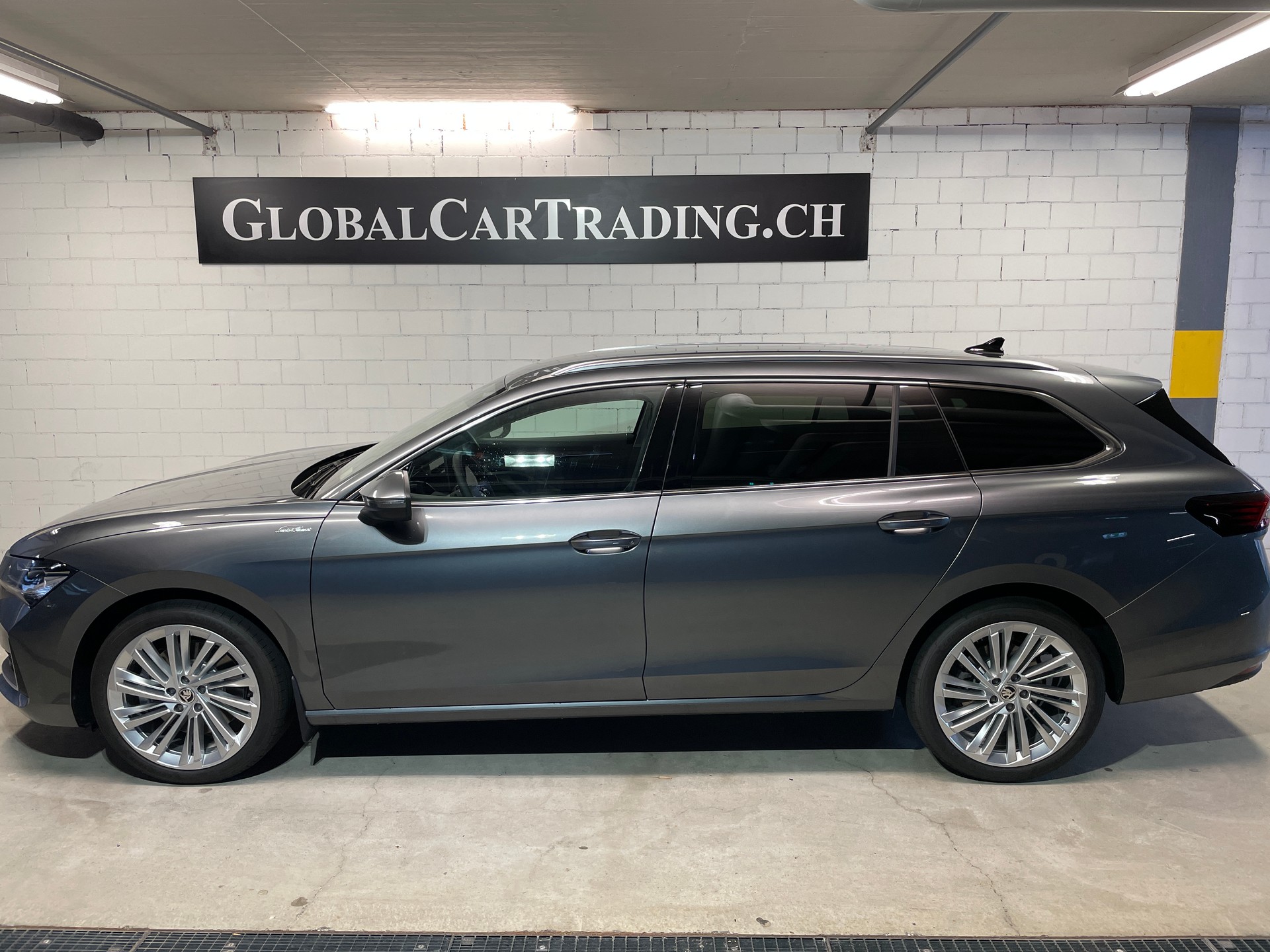 SKODA Superb Combi 2.0 TDi L&K 4x4 DSG-image-2