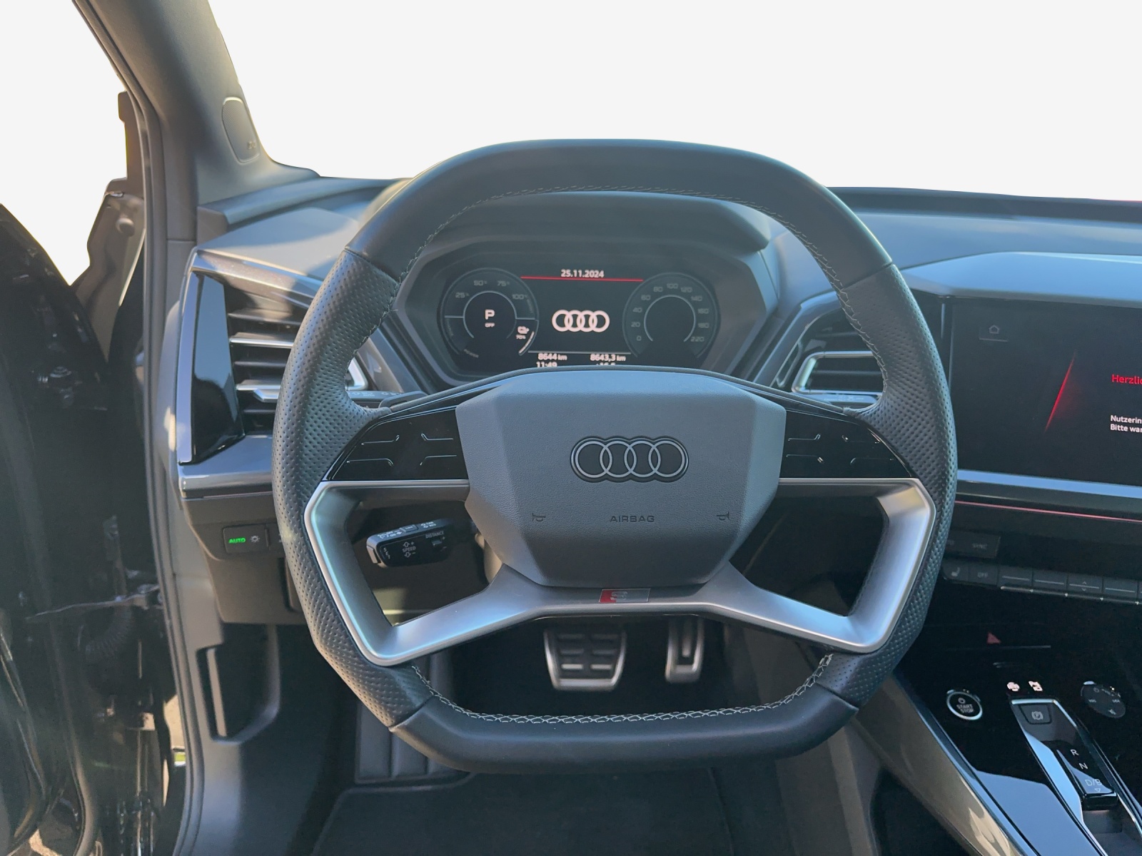 AUDI Q4 e-tron 50 quattro-image-9