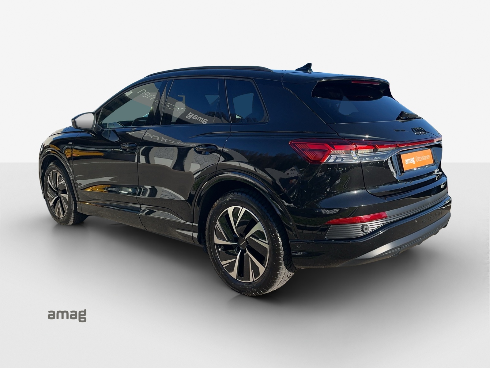 AUDI Q4 e-tron 50 quattro-image-2