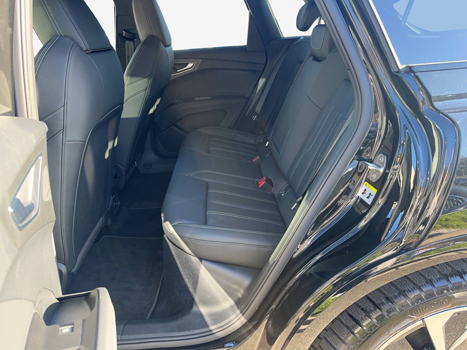 AUDI Q4 e-tron 50 quattro-image-11