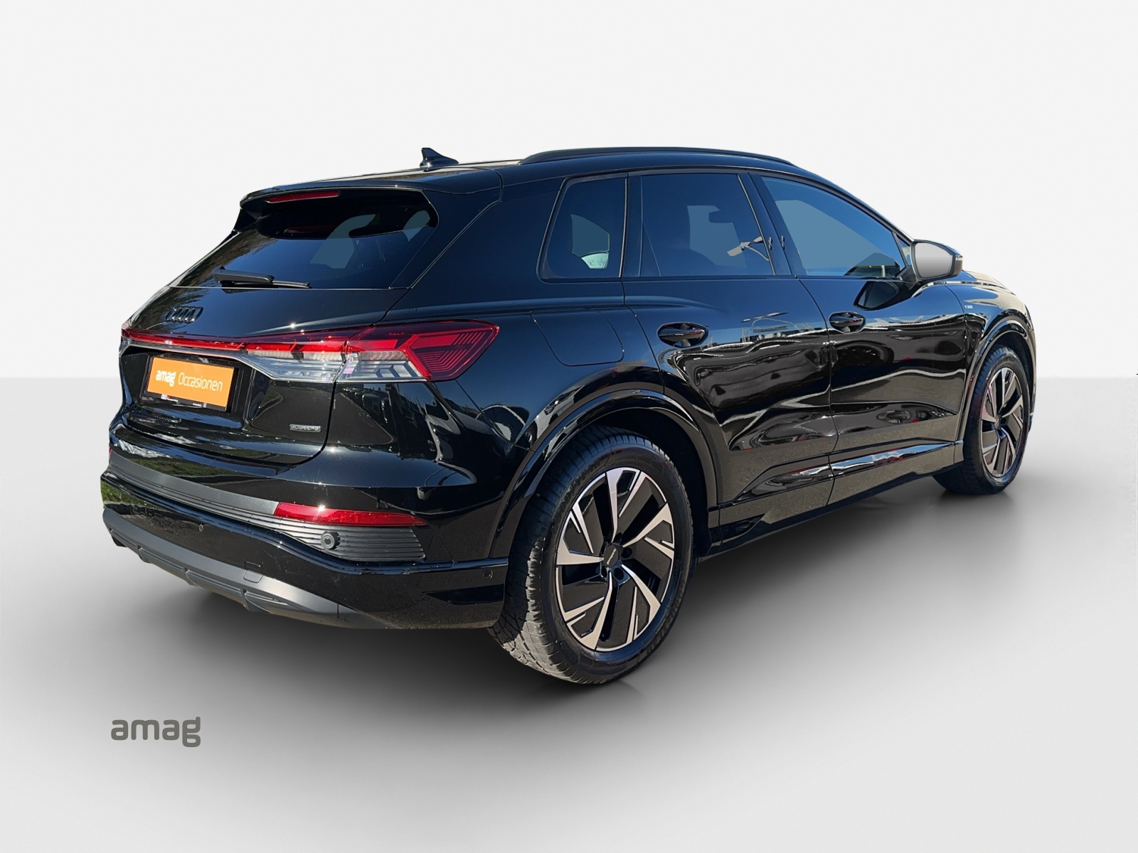 AUDI Q4 e-tron 50 quattro-image-4