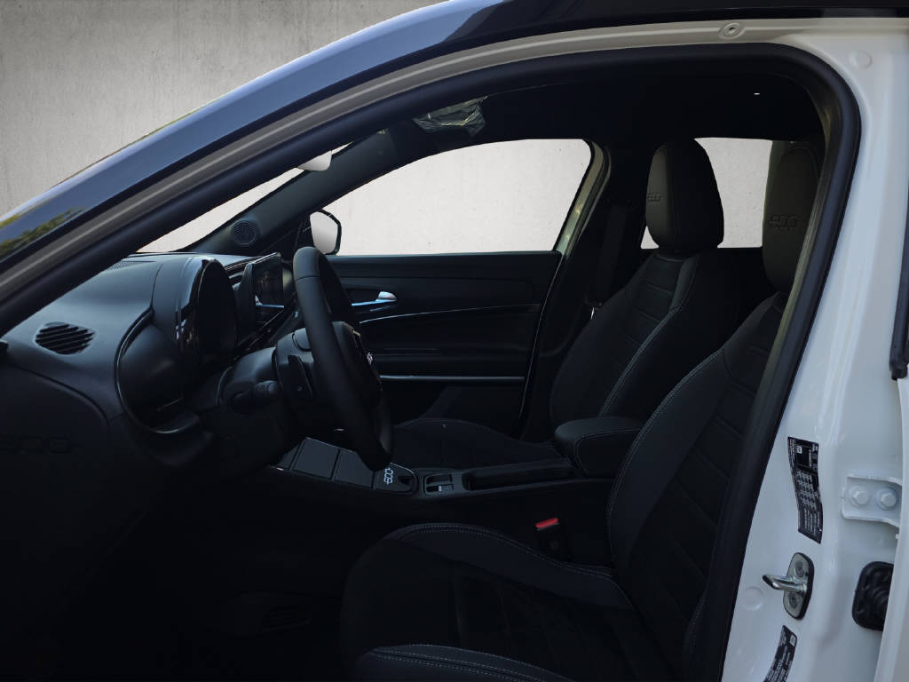 FIAT 600 1.2 Hybrid 145 Sport-image-8