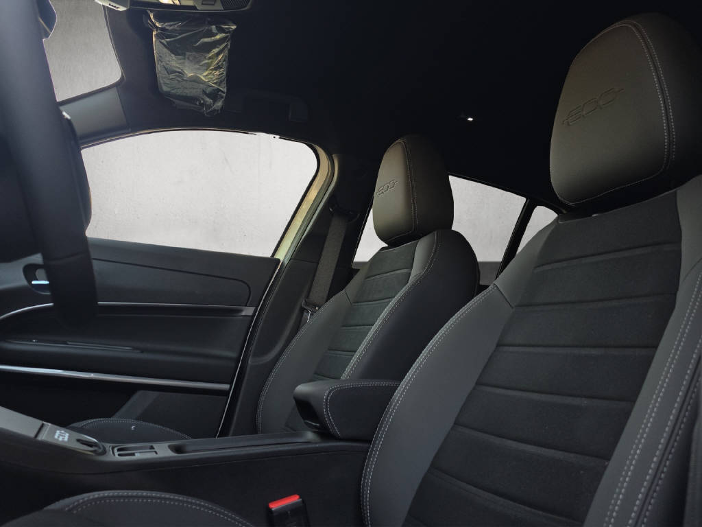 FIAT 600 1.2 Hybrid 145 Sport-image-13