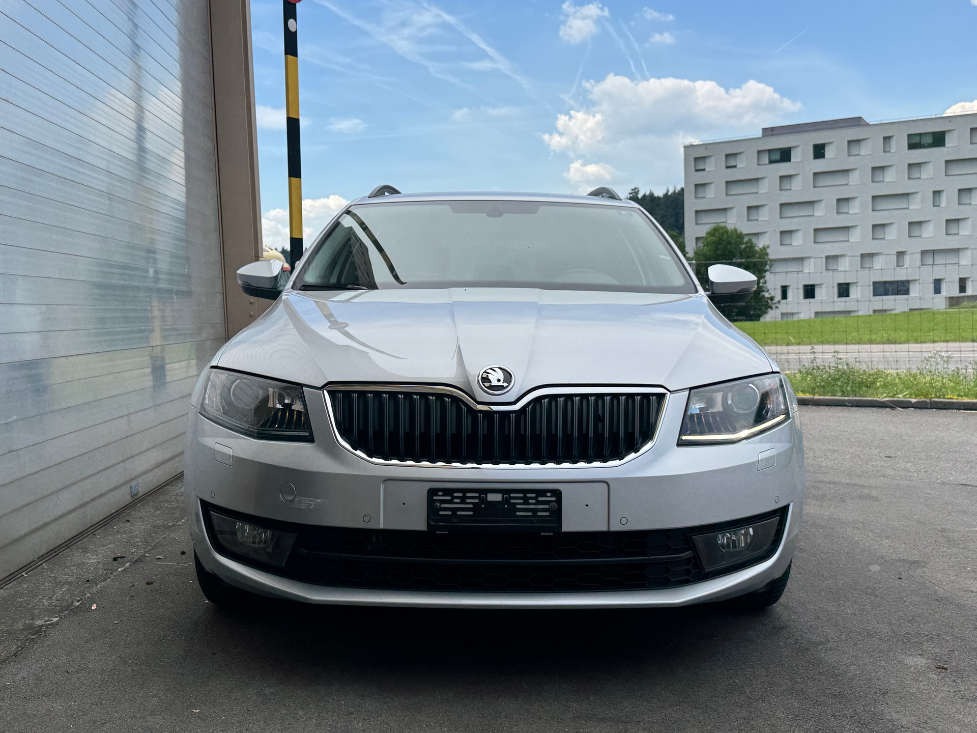 SKODA Octavia Combi 2.0 TDI Elegance DSG-image-1