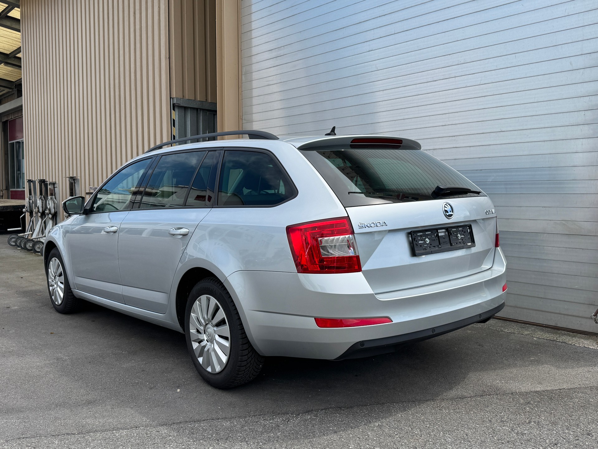 SKODA Octavia Combi 2.0 TDI Elegance DSG-image-3