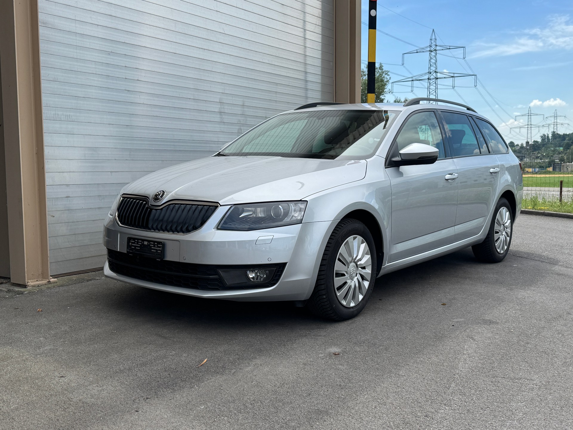 SKODA Octavia Combi 2.0 TDI Elegance DSG-image-0