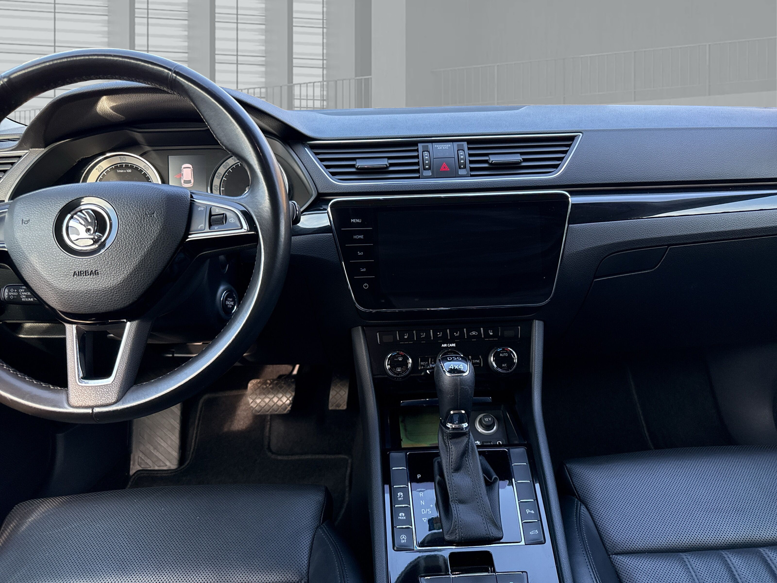 SKODA Superb Combi 2.0 TDi L&K 4x4 DSG-image-8