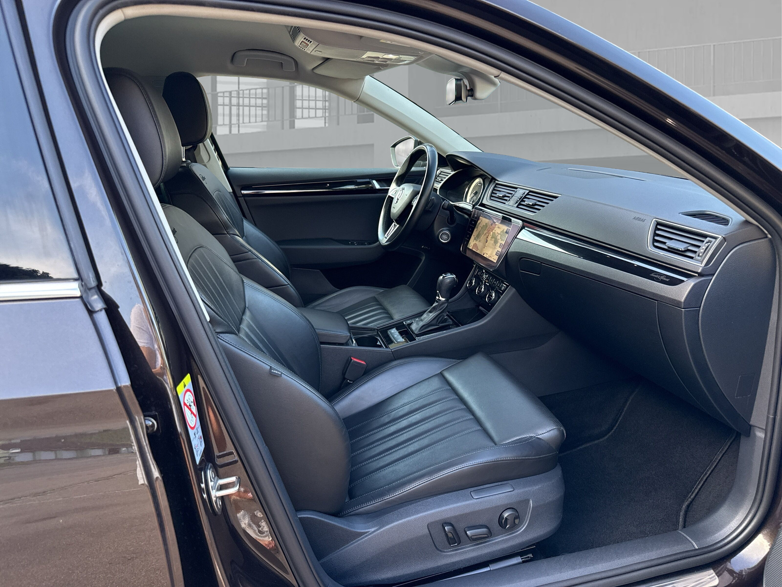 SKODA Superb Combi 2.0 TDi L&K 4x4 DSG-image-11
