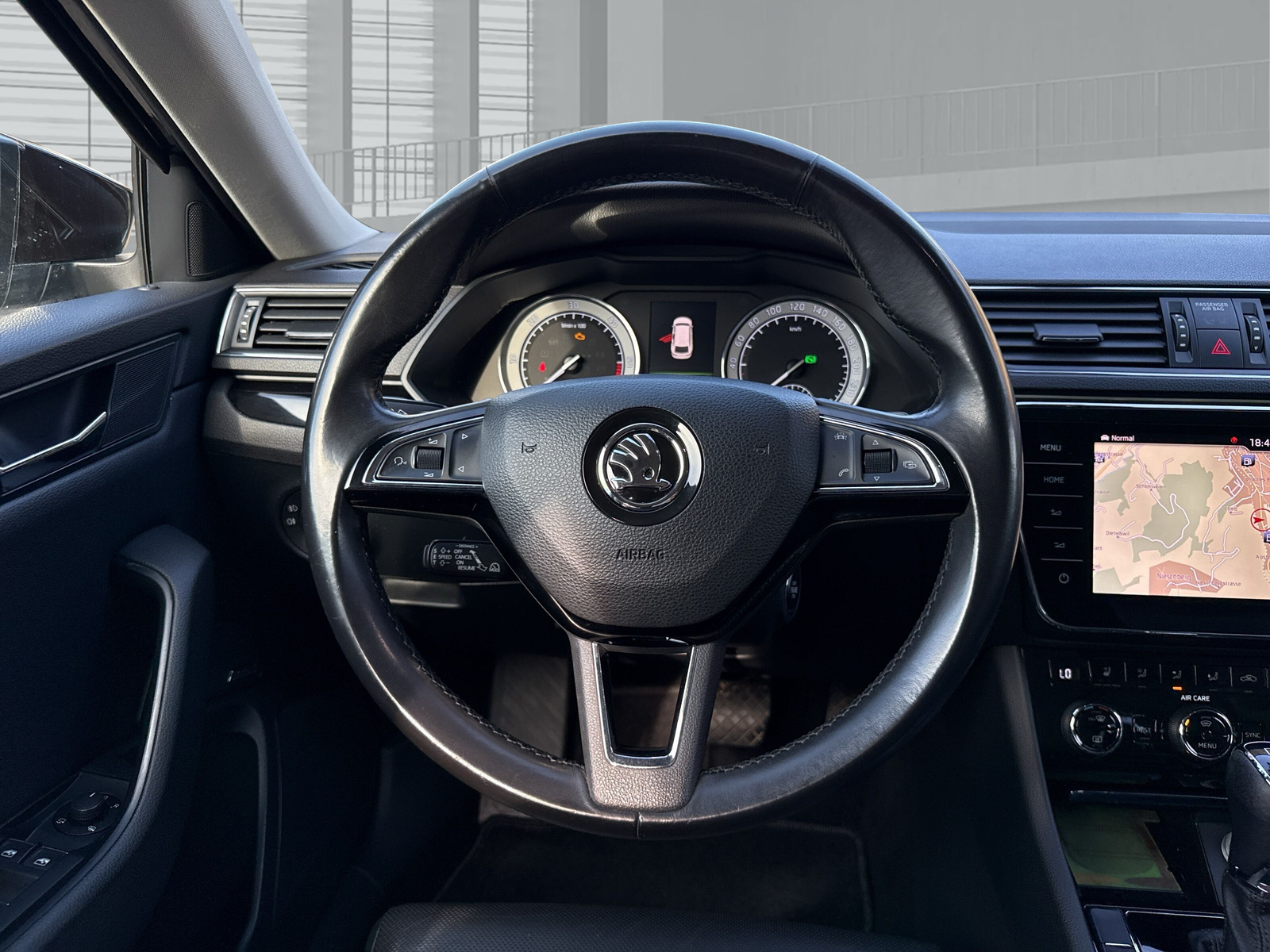 SKODA Superb Combi 2.0 TDi L&K 4x4 DSG-image-9