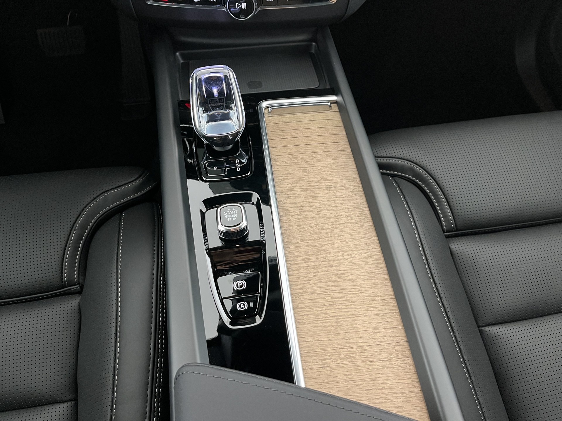VOLVO XC60 2.0 T8 TE Ultra Dark eAWD-image-15