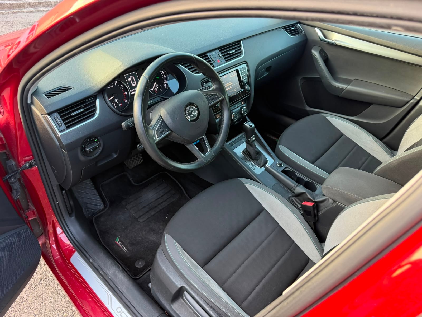 SKODA Octavia Combi 1.8 TSI Ambition 4x4 DSG-image-6