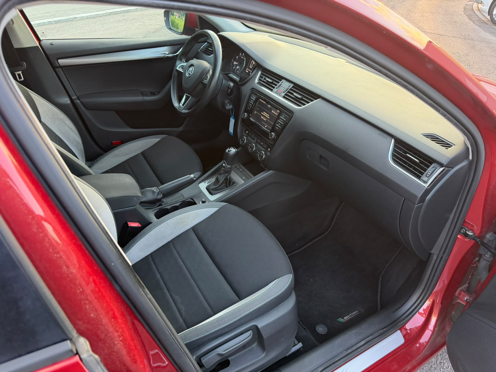 SKODA Octavia Combi 1.8 TSI Ambition 4x4 DSG-image-9