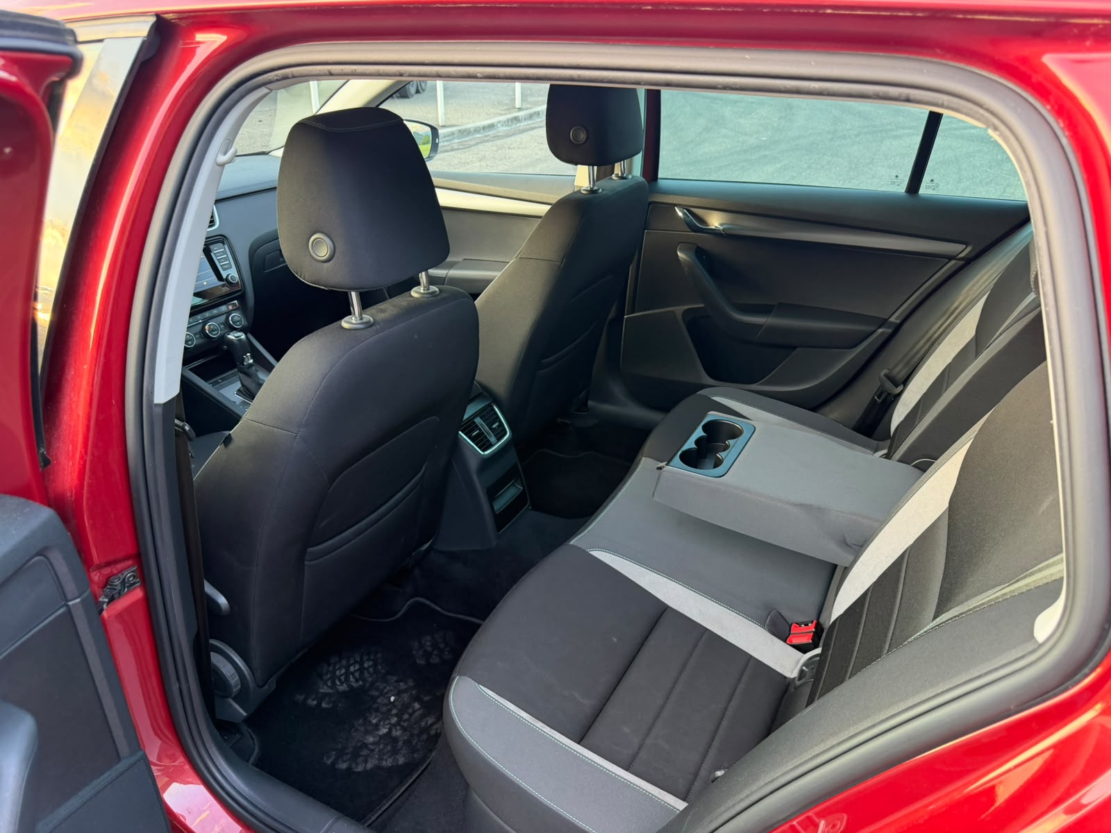 SKODA Octavia Combi 1.8 TSI Ambition 4x4 DSG-image-7