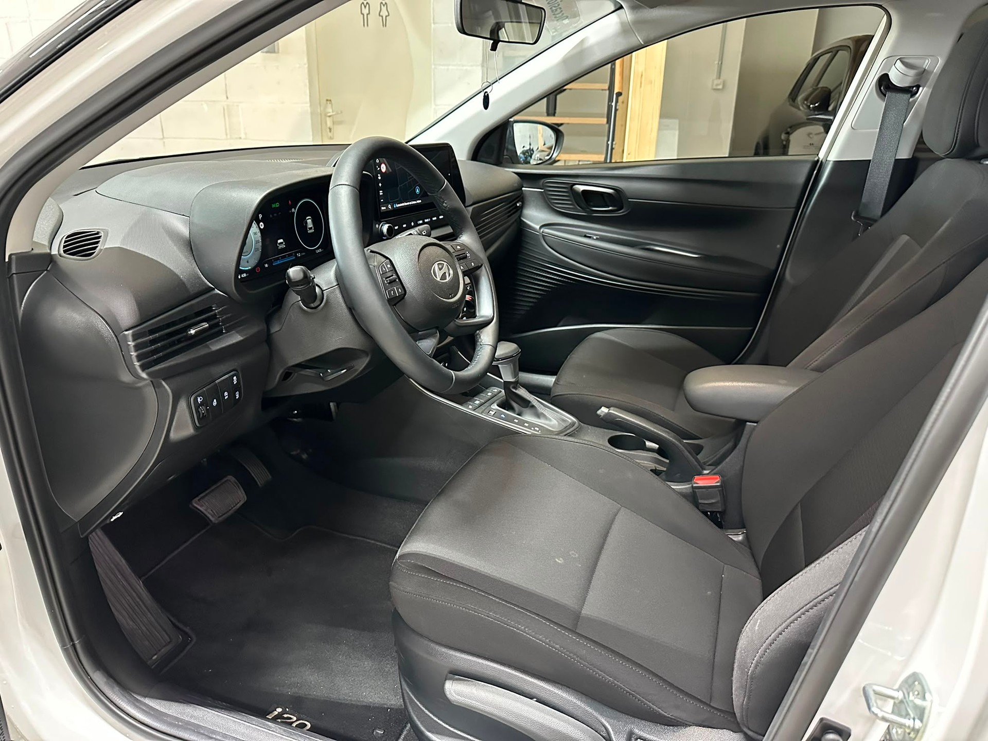 HYUNDAI i20 1.0 T-GDi Amplia DCT-image-8