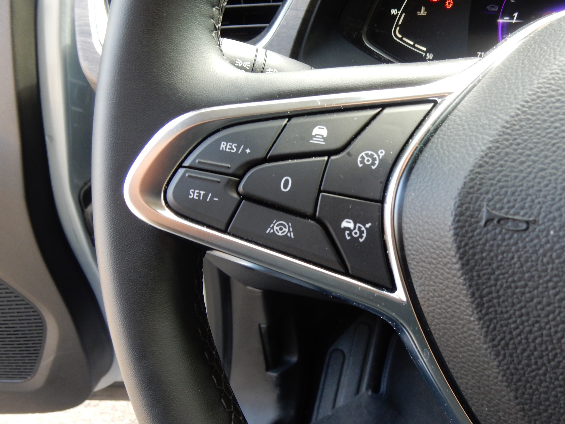 RENAULT GRAND KANGOO-image-13