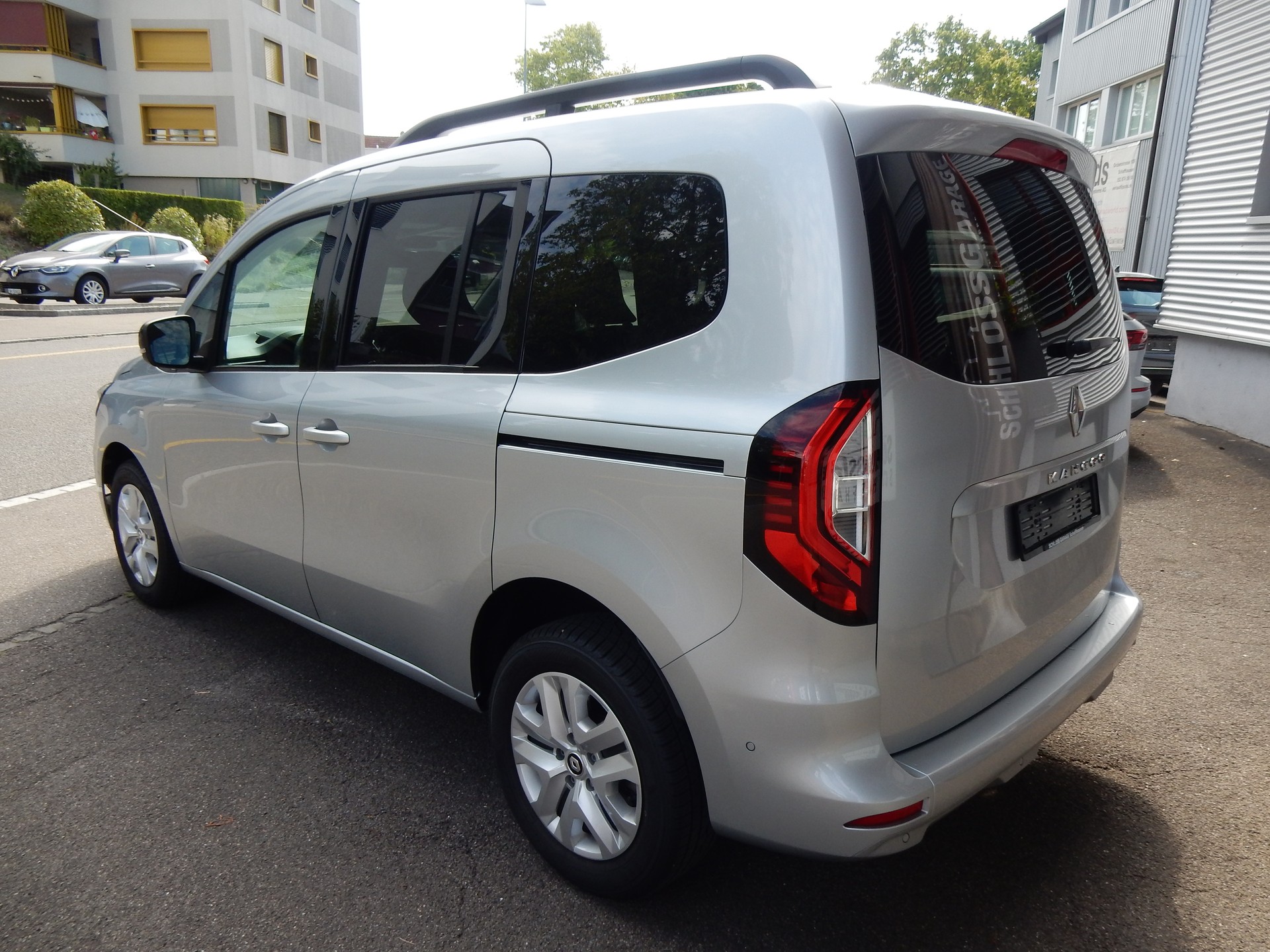 RENAULT GRAND KANGOO-image-2