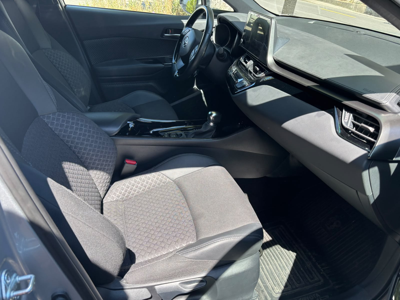 TOYOTA C-HR 1.8 HSD CVT Trend-image-1