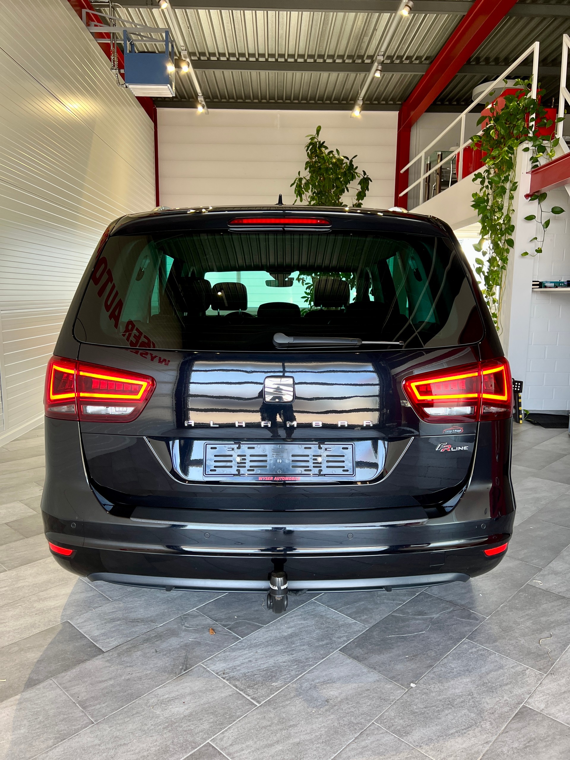 SEAT Alhambra 2.0 TSI FR Line DSG-image-5