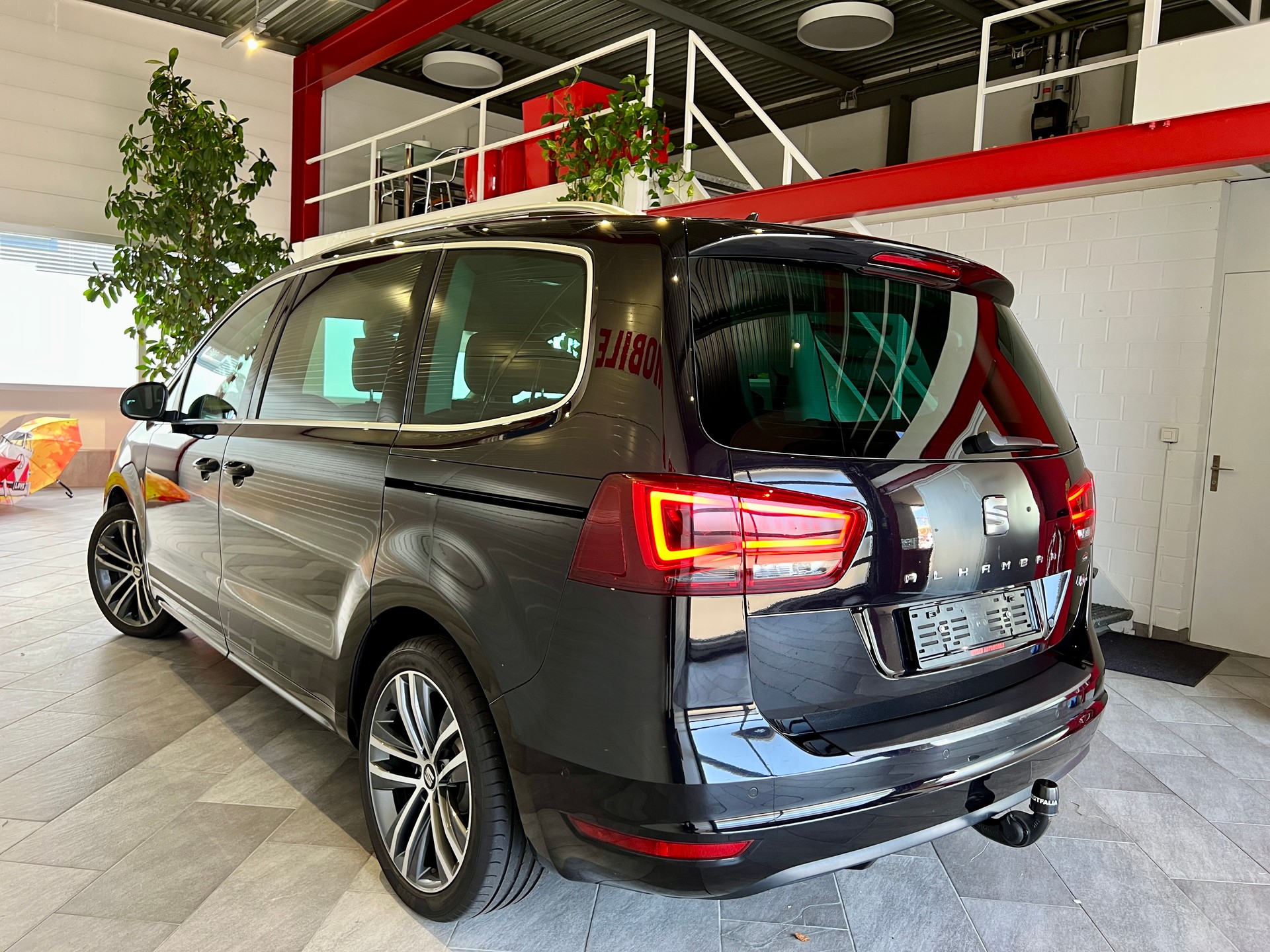 SEAT Alhambra 2.0 TSI FR Line DSG-image-4