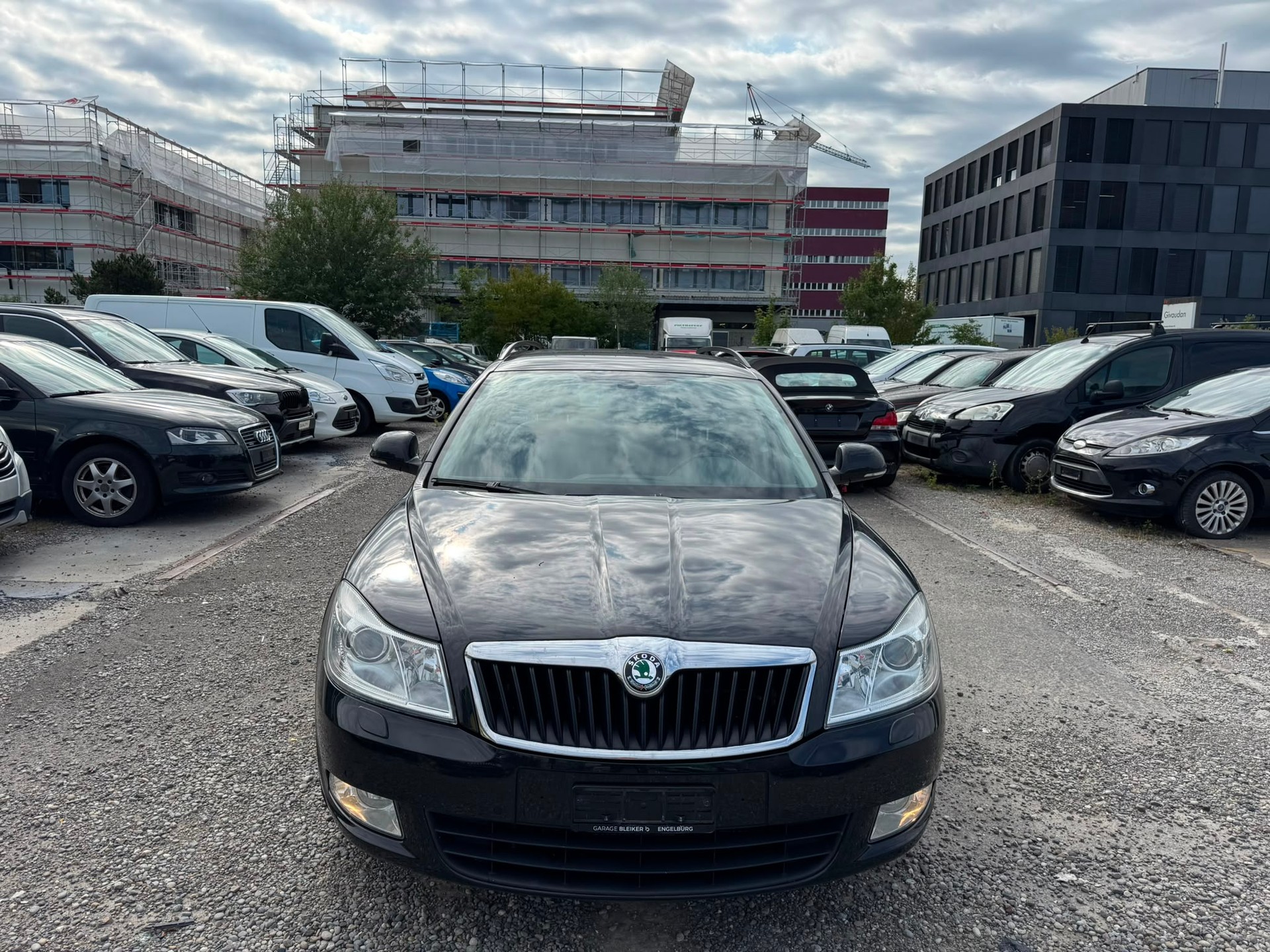 SKODA Octavia Combi 1.8 TSI Laurin & Klement DSG-image-0