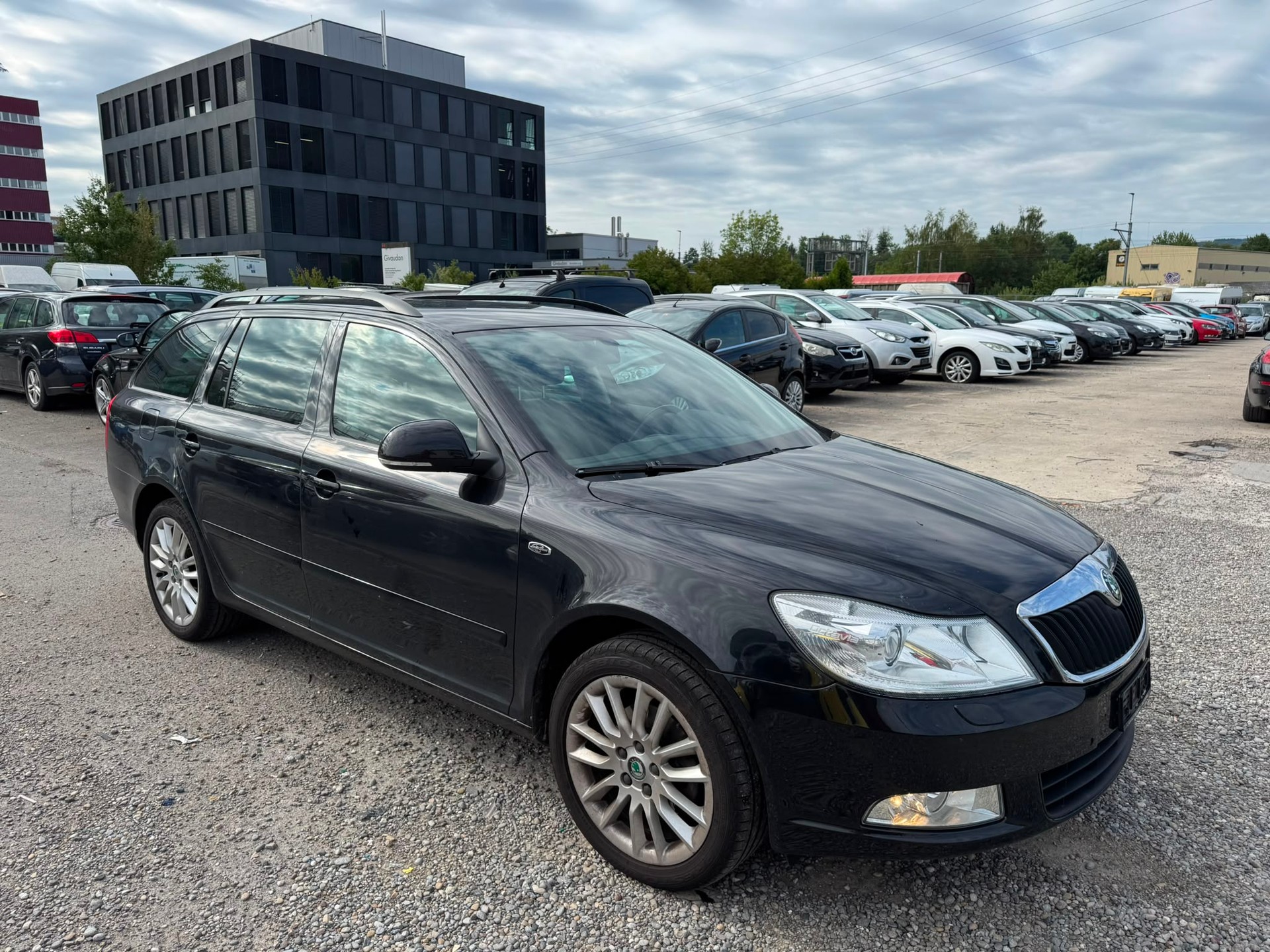 SKODA Octavia Combi 1.8 TSI Laurin & Klement DSG-image-2